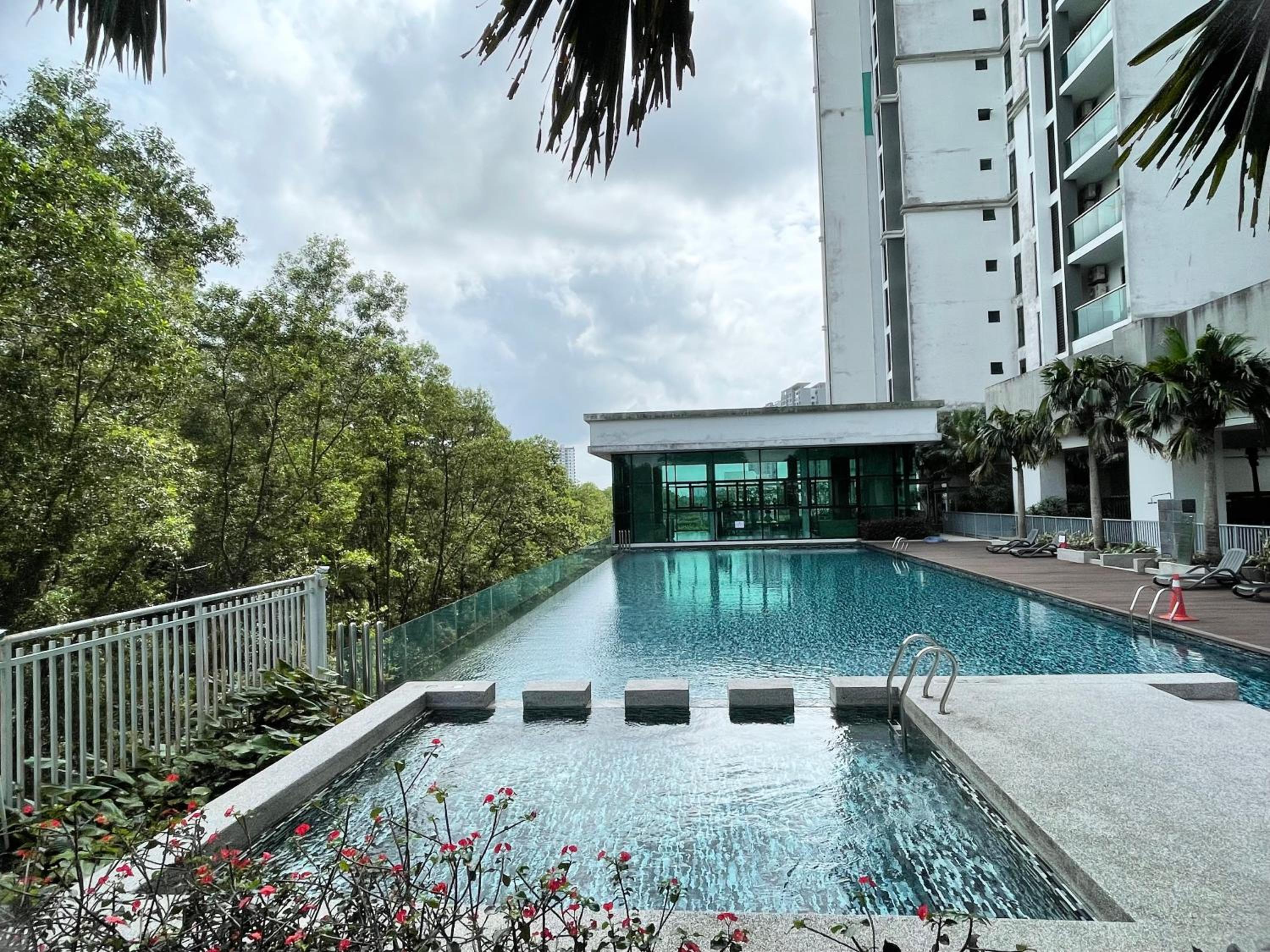 1min to BukitIndah AEON Skyloft 3BR Muji PoolView