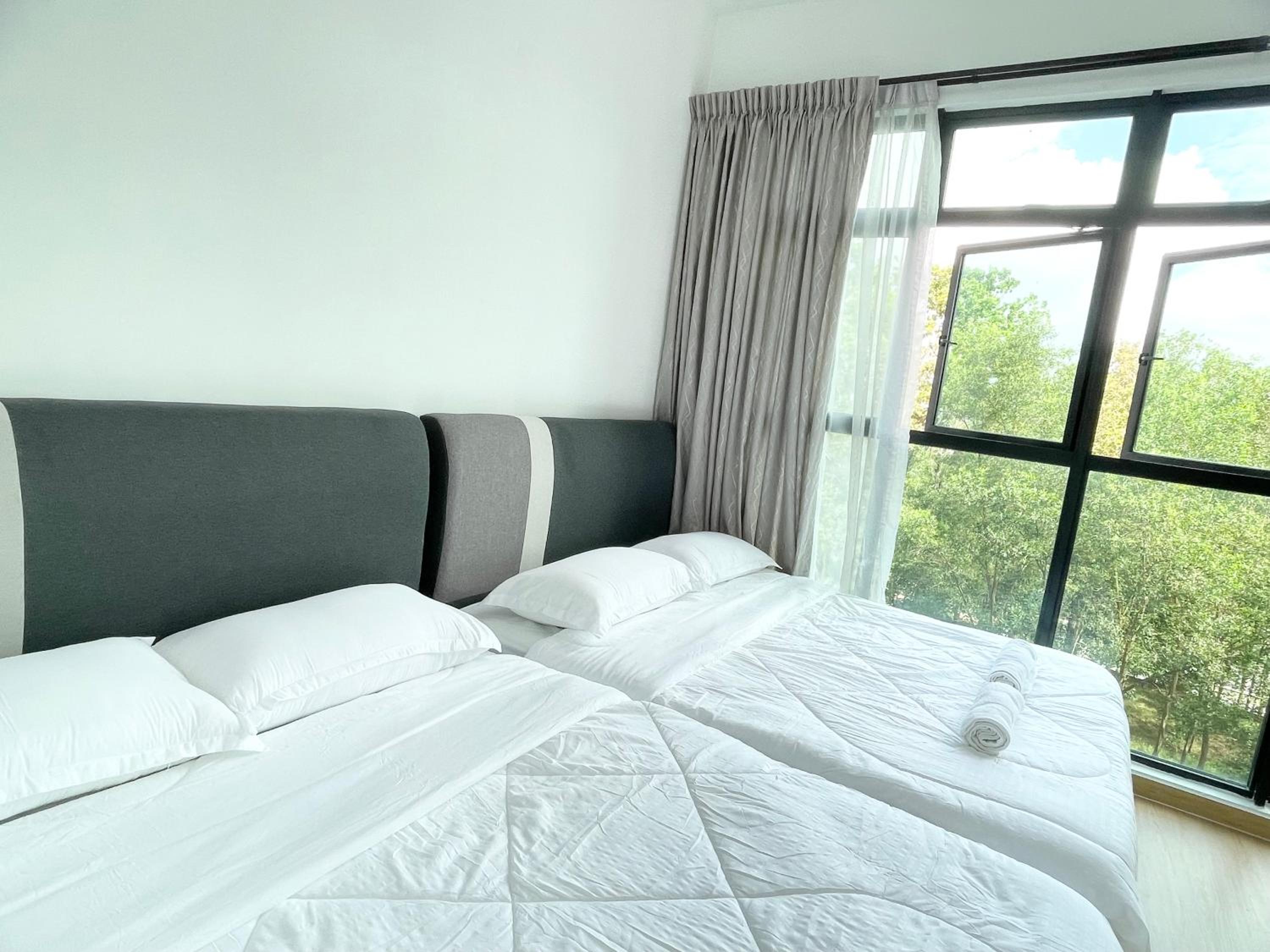 1min to BukitIndah AEON Skyloft 3BR Muji PoolView