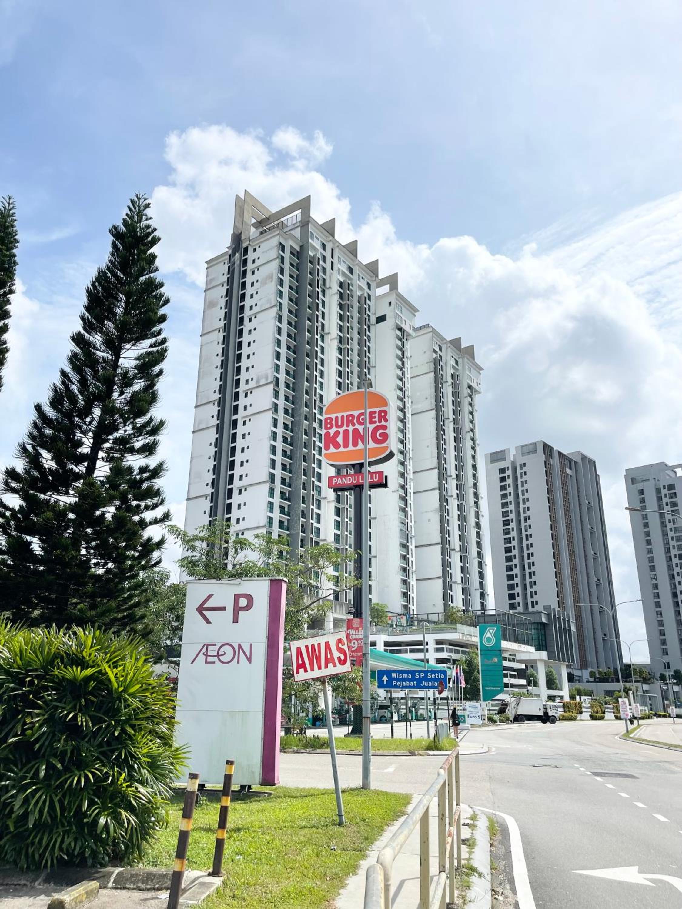 1min to BukitIndah AEON Skyloft 3BR Muji PoolView
