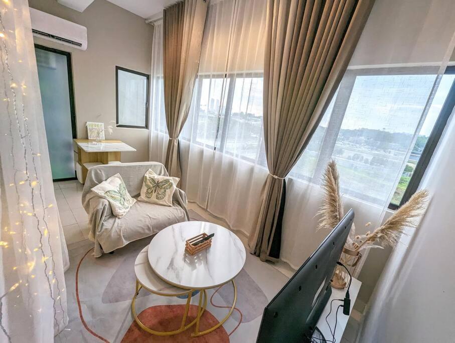 Comfort Cozy Romantic Homestay Youth City photo 2