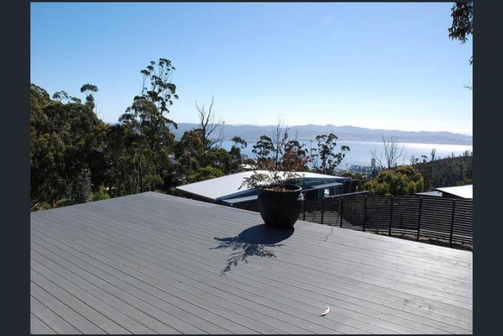 Modern executive house, stunning views over Hobart