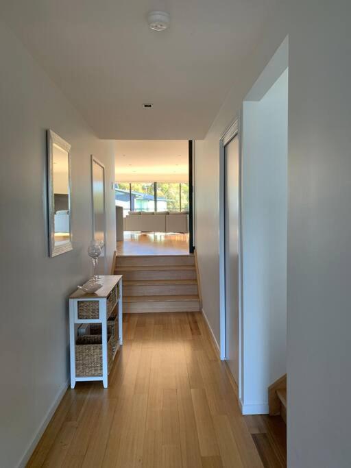 Modern executive house, stunning views over Hobart