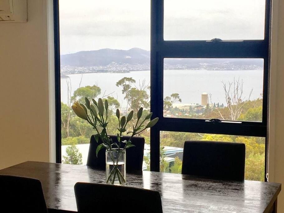 Modern executive house, stunning views over Hobart