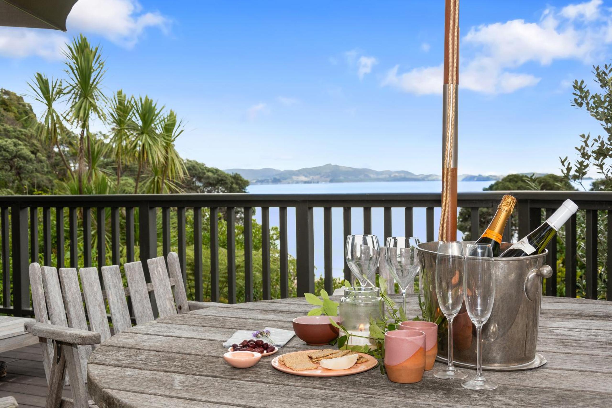 Kereru Cottage - Matapouri Holiday Home