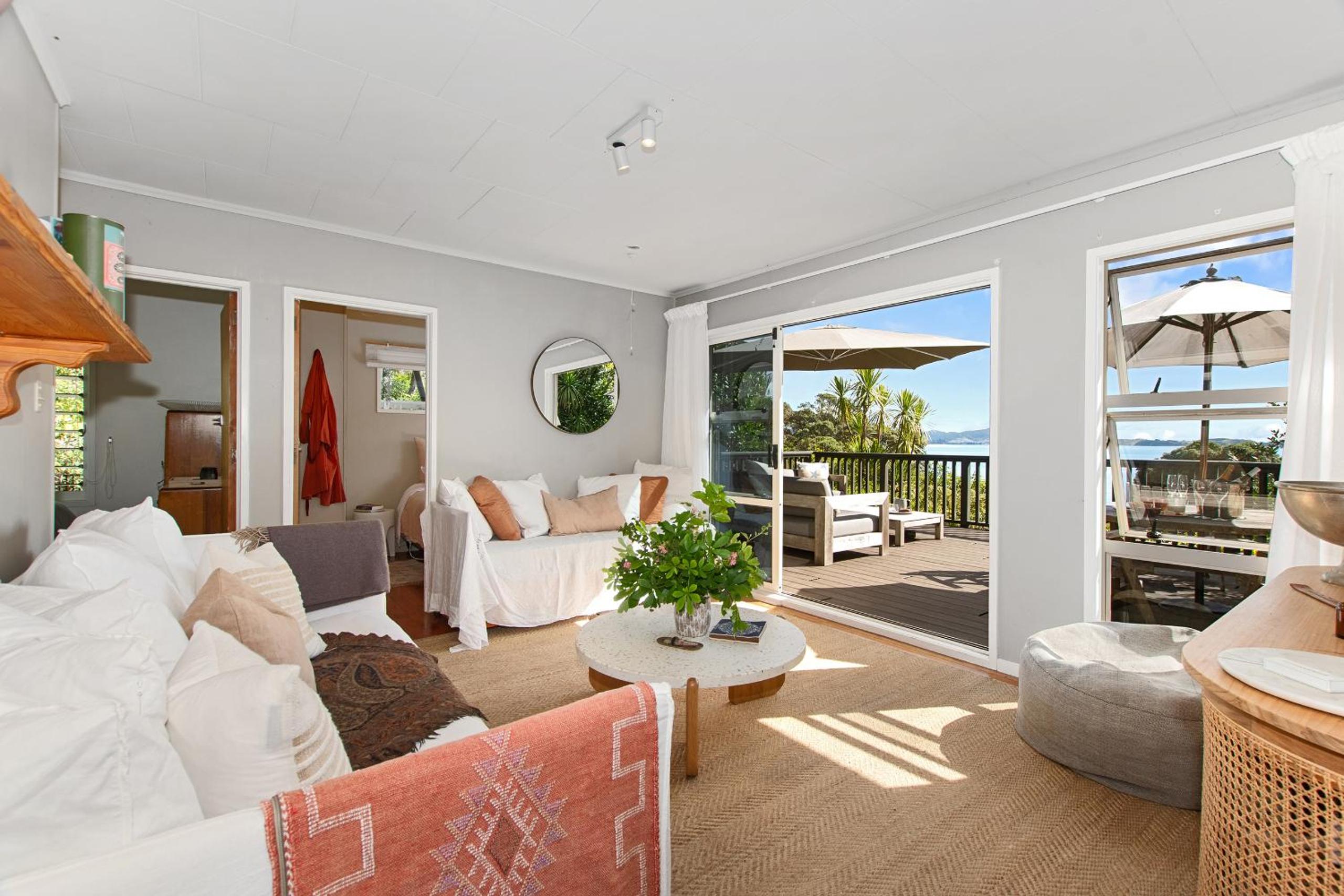 Kereru Cottage - Matapouri Holiday Home