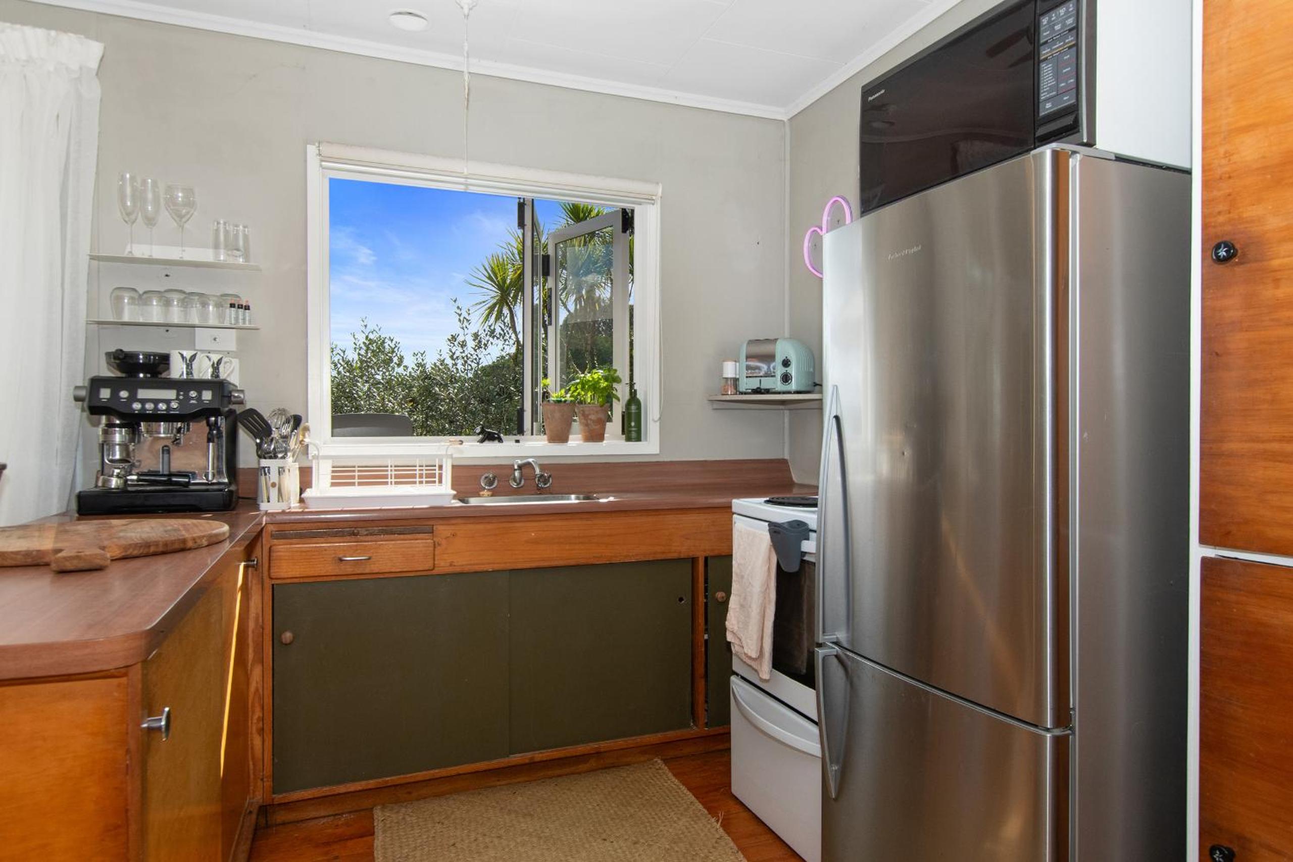 Kereru Cottage - Matapouri Holiday Home