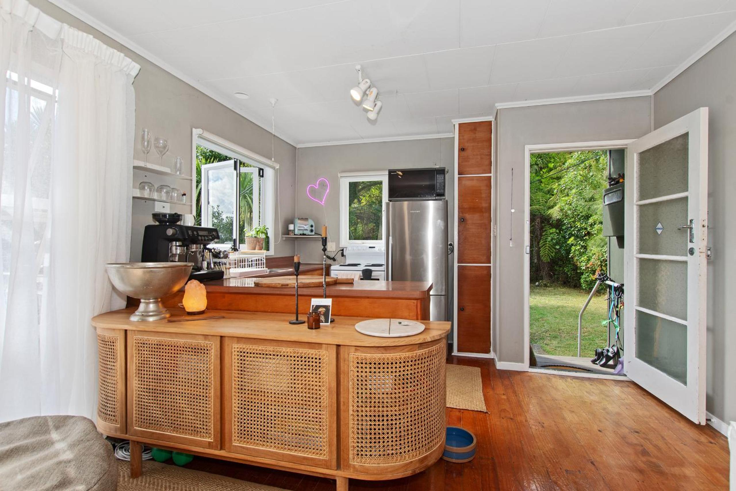 Kereru Cottage - Matapouri Holiday Home