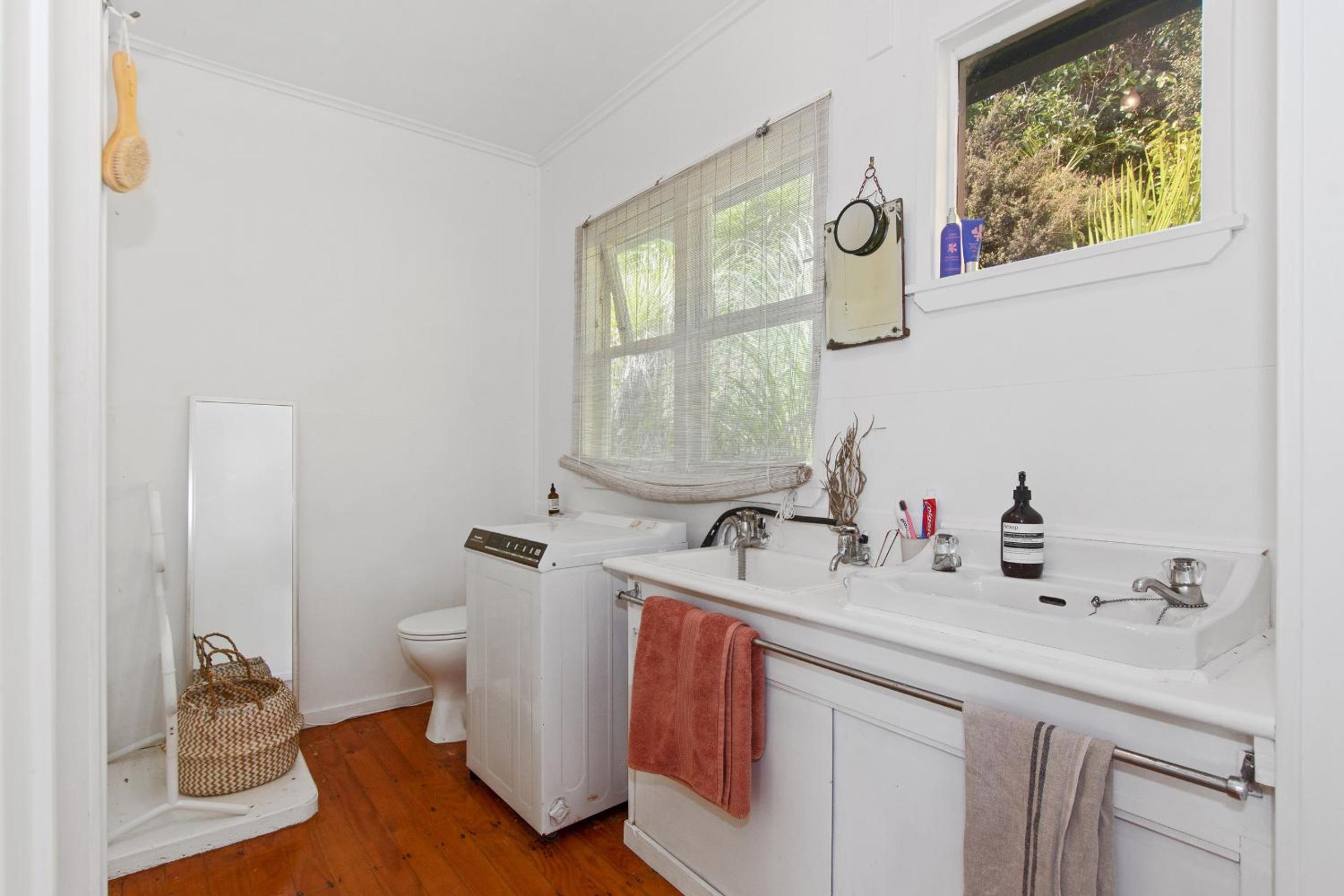 Kereru Cottage - Matapouri Holiday Home