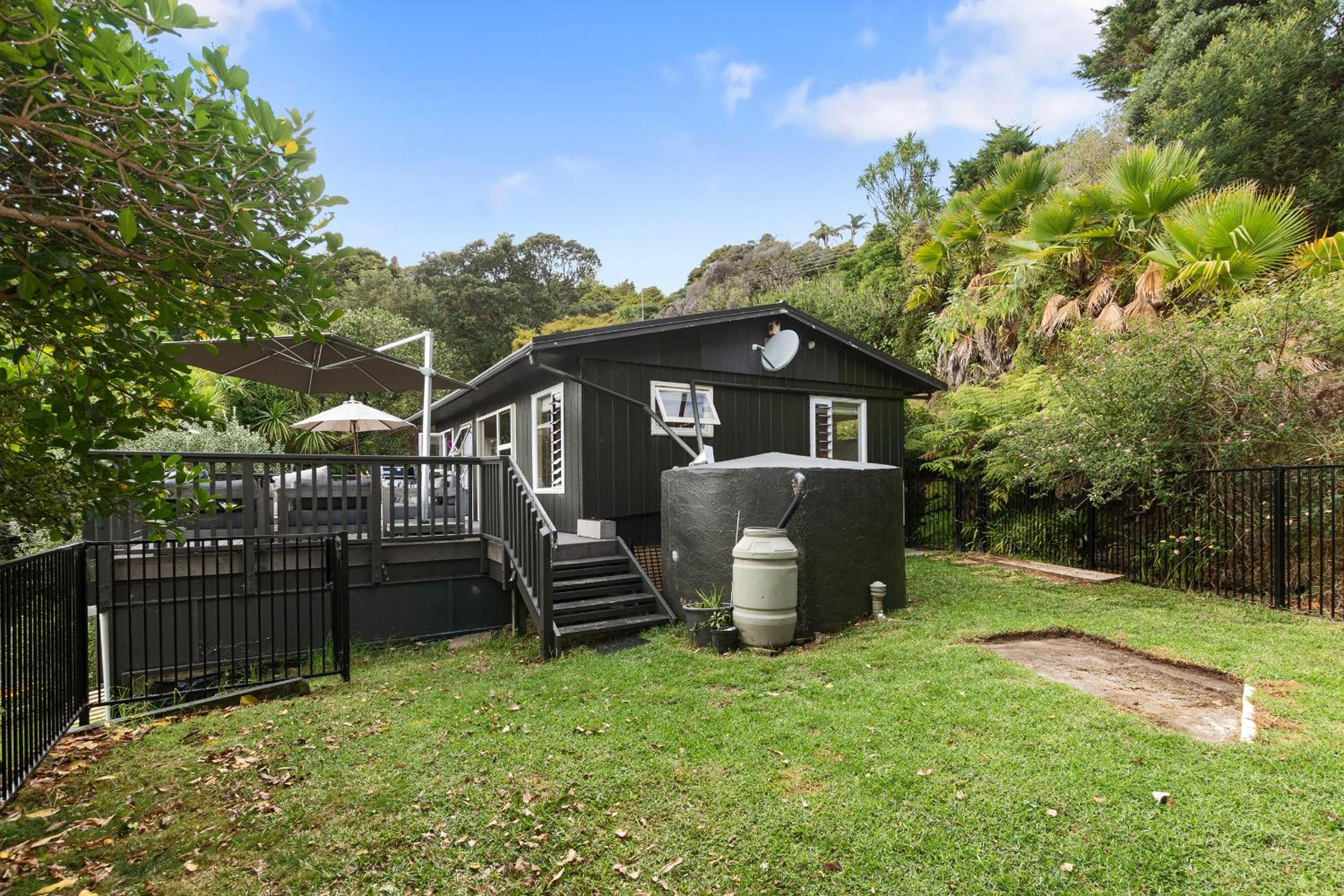 Kereru Cottage - Matapouri Holiday Home
