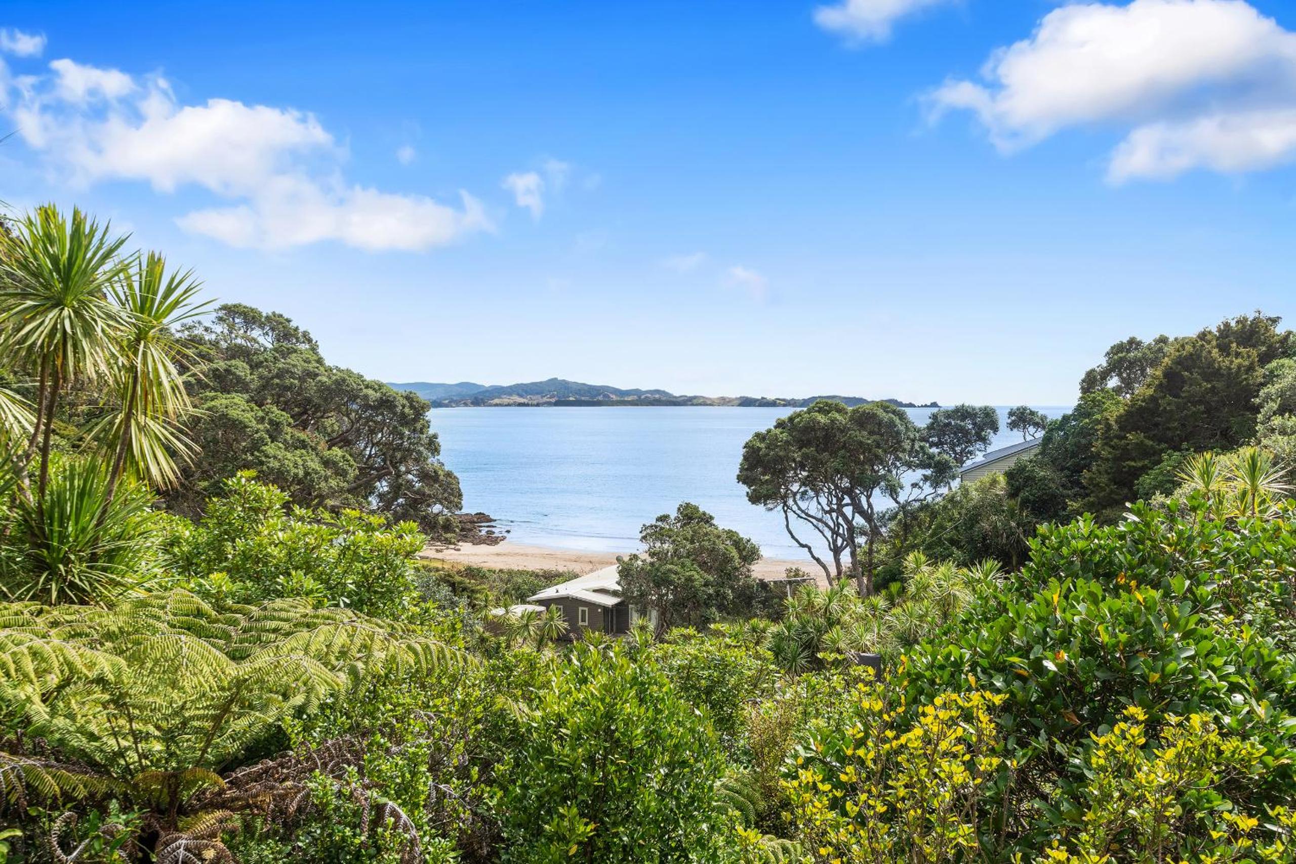 Kereru Cottage - Matapouri Holiday Home