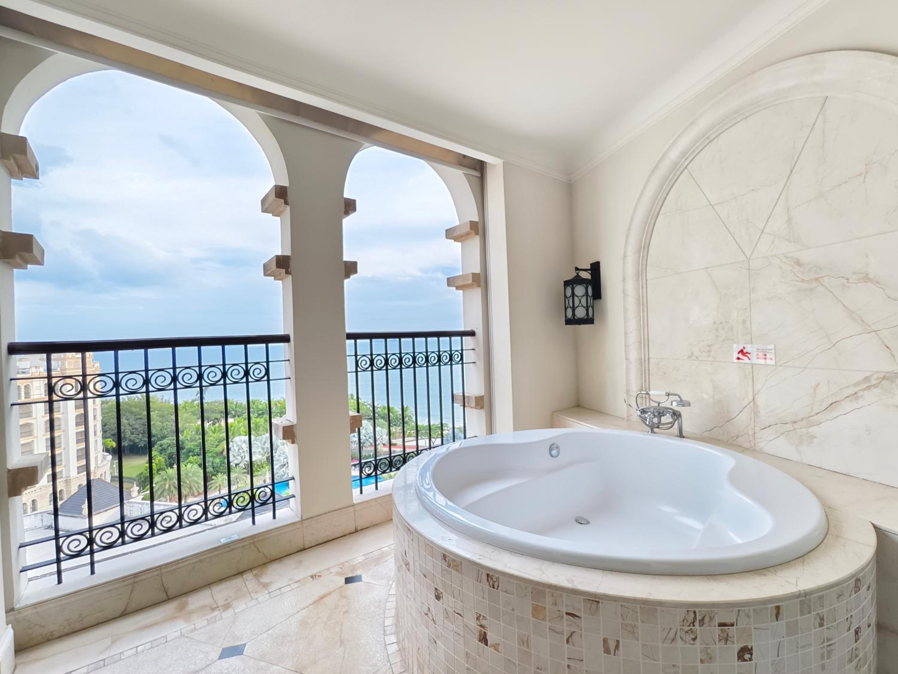 Crowne Plaza Resort Sanya Bay by IHG