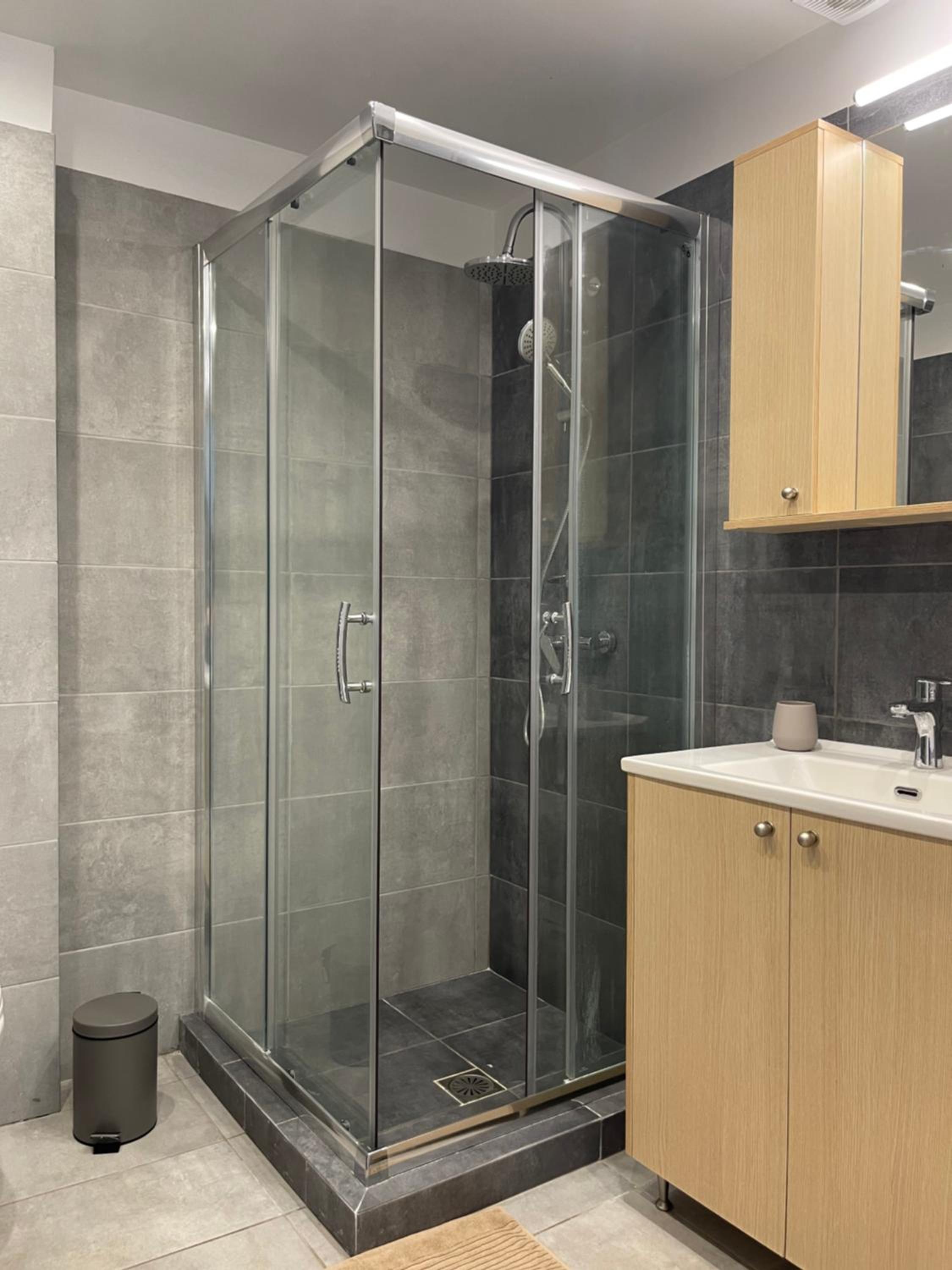 Athenian Modern 2BD Apt next to Metro Panepistimio