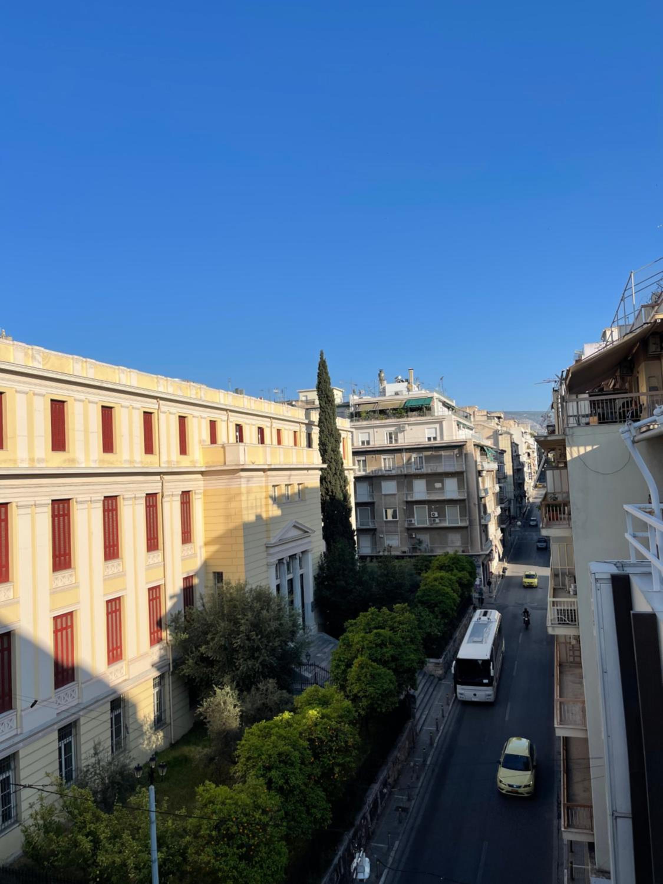 Athenian Modern 2BD Apt next to Metro Panepistimio