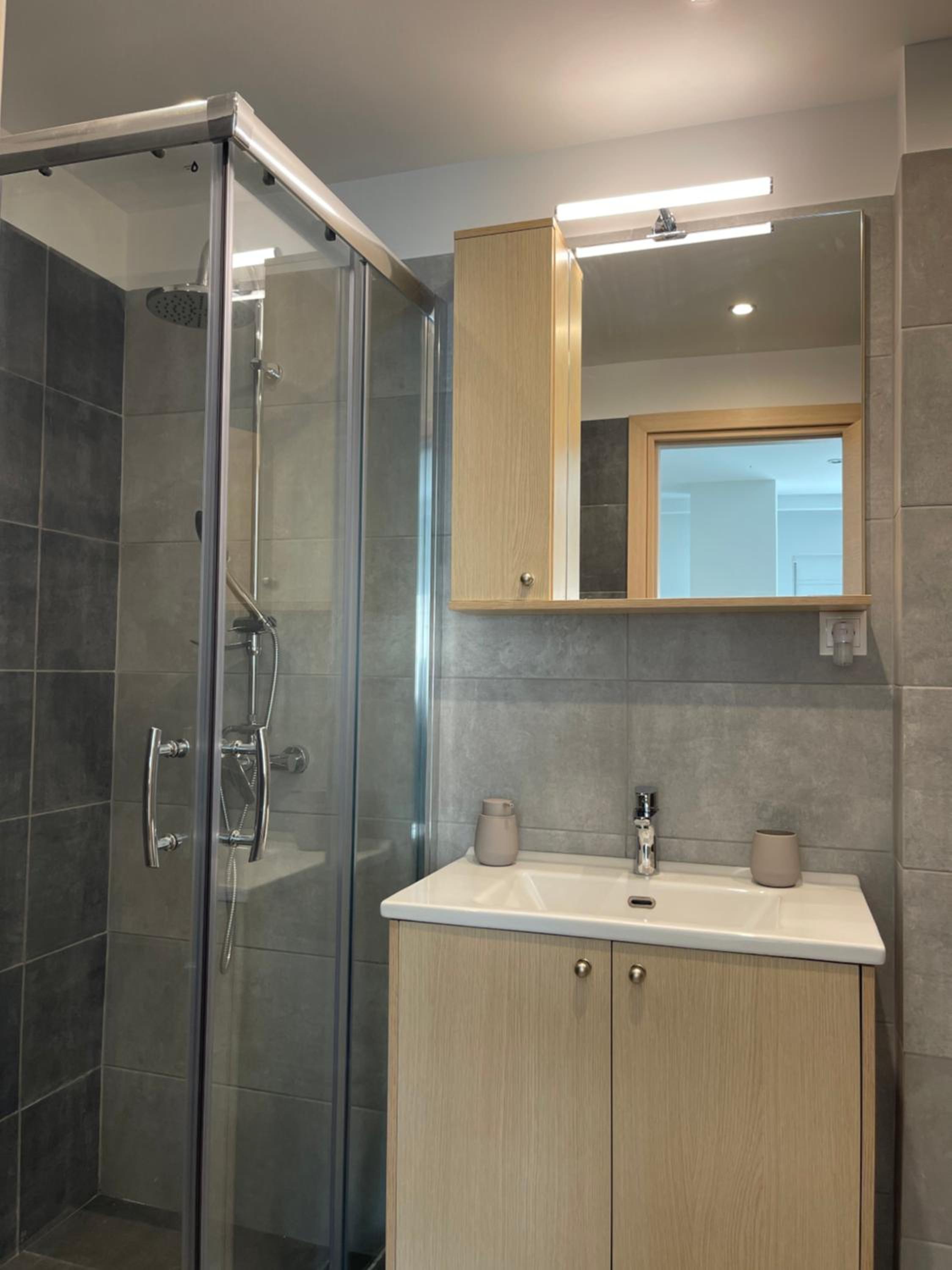 Athenian Modern 2BD Apt next to Metro Panepistimio