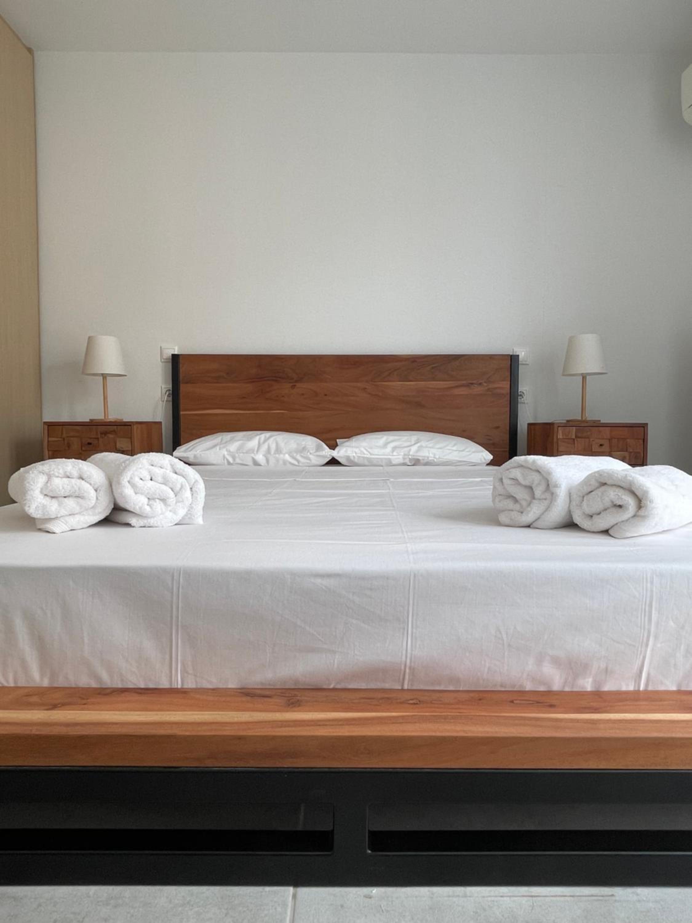 Athenian Modern 2BD Apt next to Metro Panepistimio