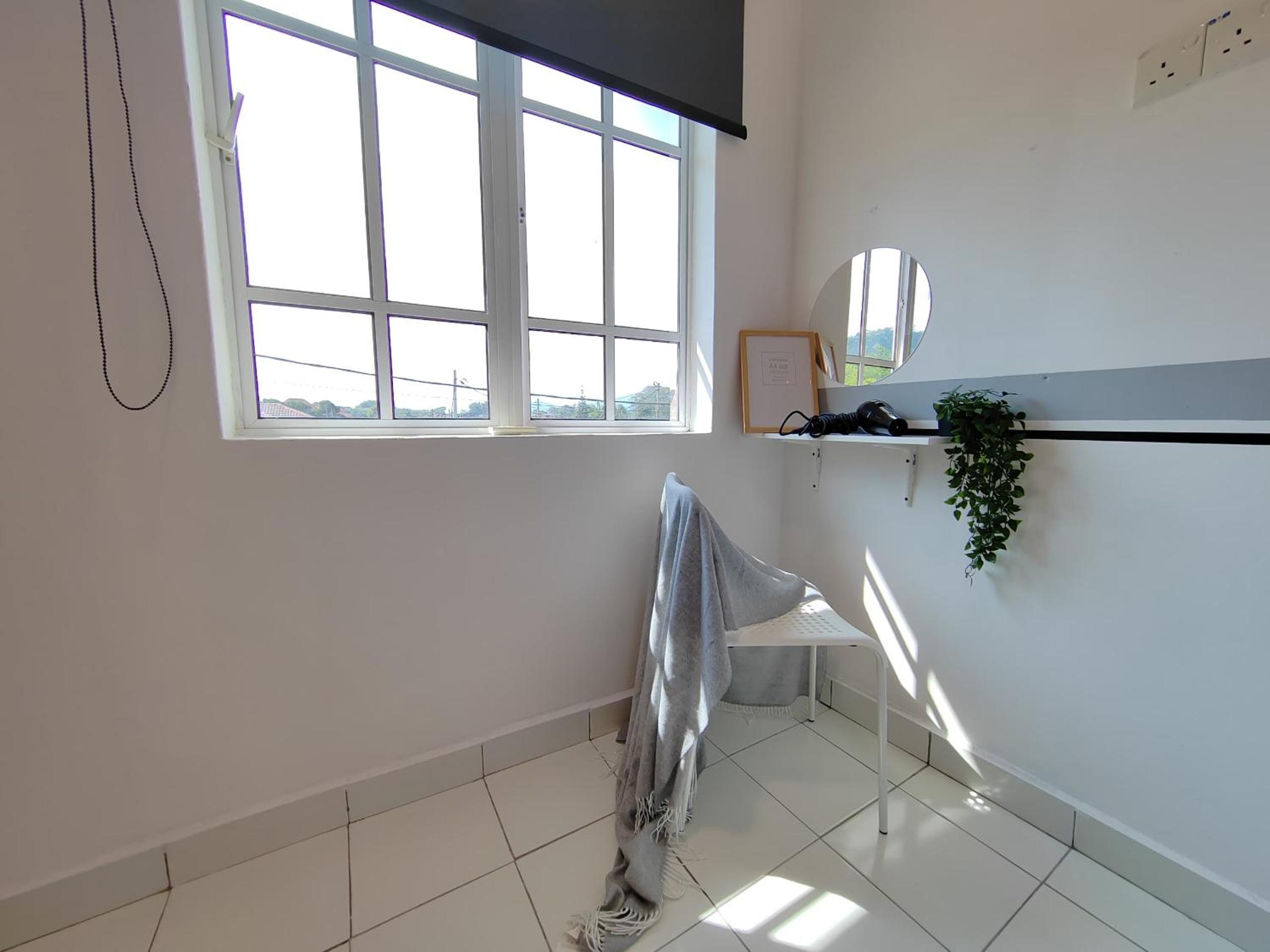 Sunway Tambun Salesman Stay 5 Bedroom 10pax by IWH view 5