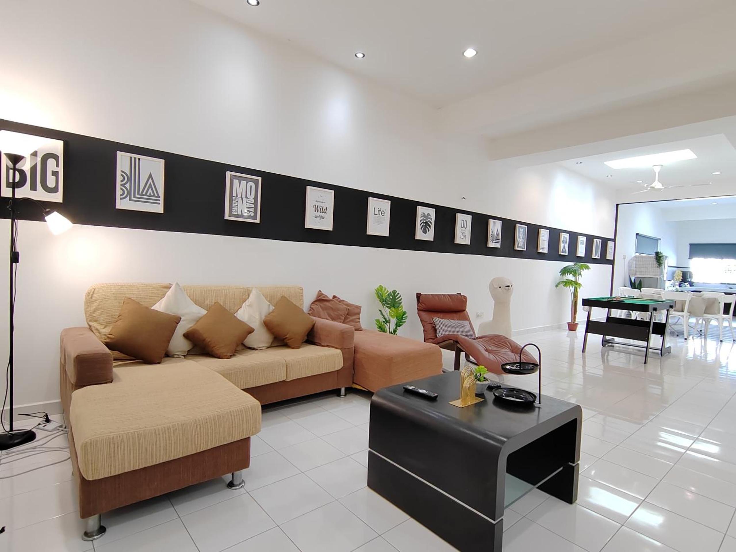 Sunway Tambun Salesman Stay 5 Bedroom 10pax by IWH view 2