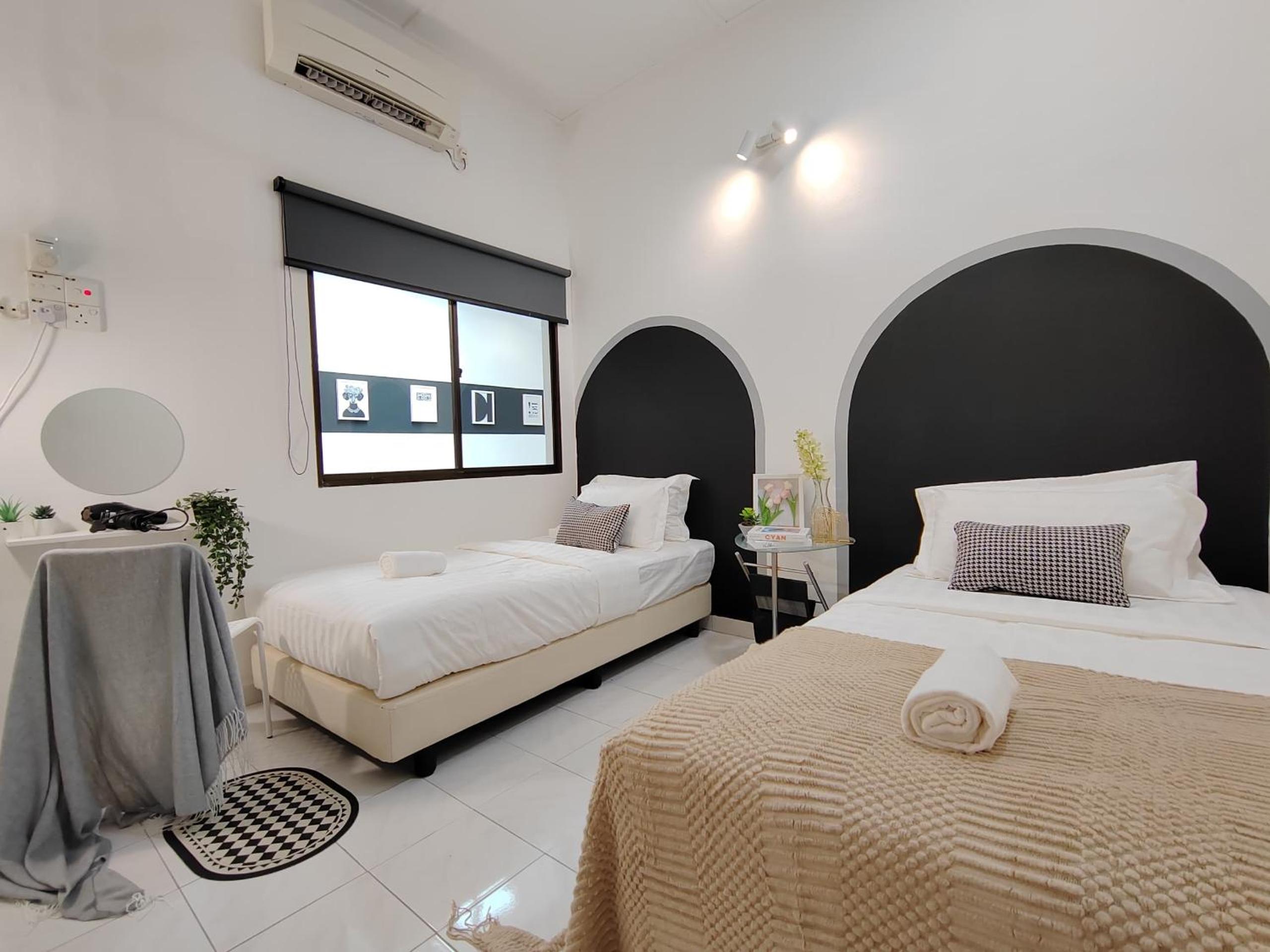 Sunway Tambun Salesman Stay 5 Bedroom 10pax by IWH photo 1