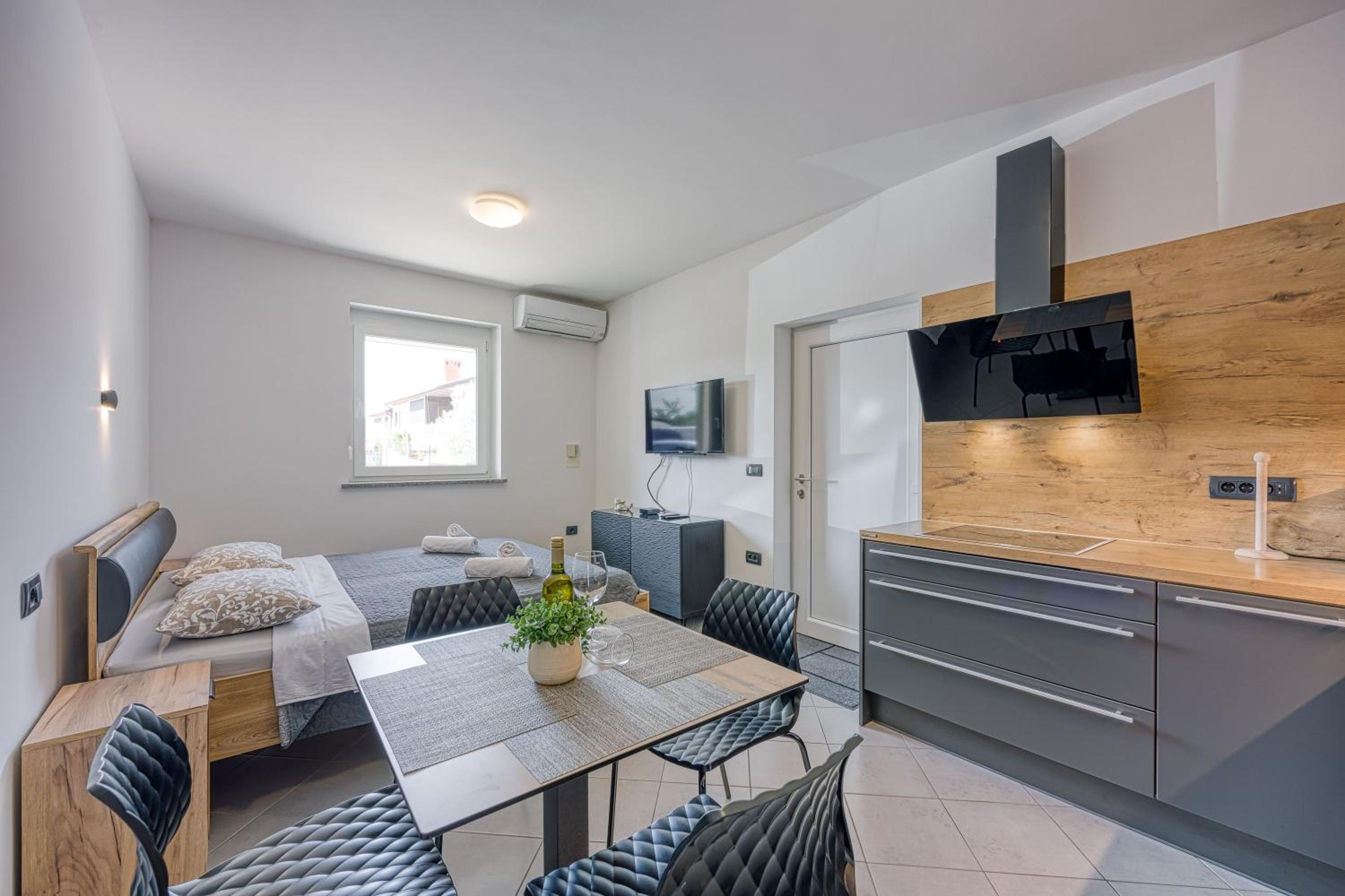Coastal Countryside Oasis Apartment Deni - Happy Rentals view 2