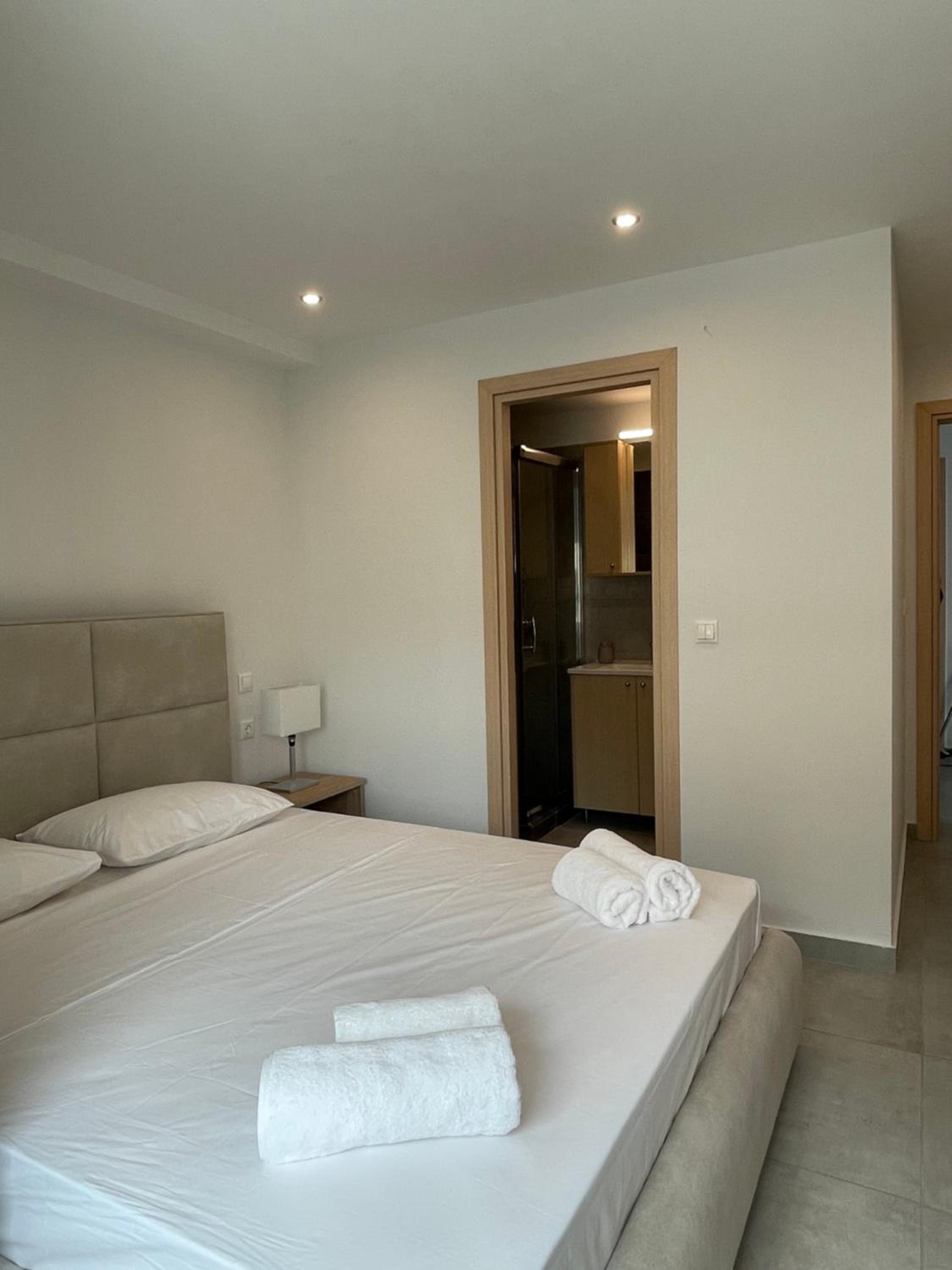 Athenian Modern 2BD Apt next to Metro Panepistimio