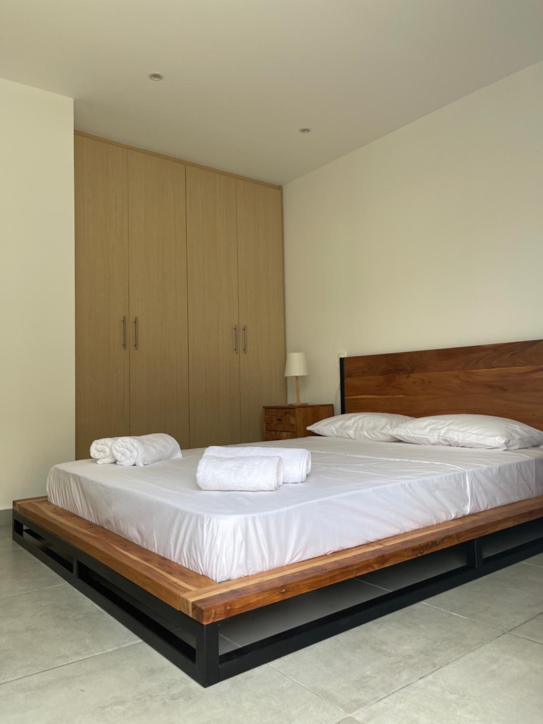 Athenian Modern 2BD Apt next to Metro Panepistimio
