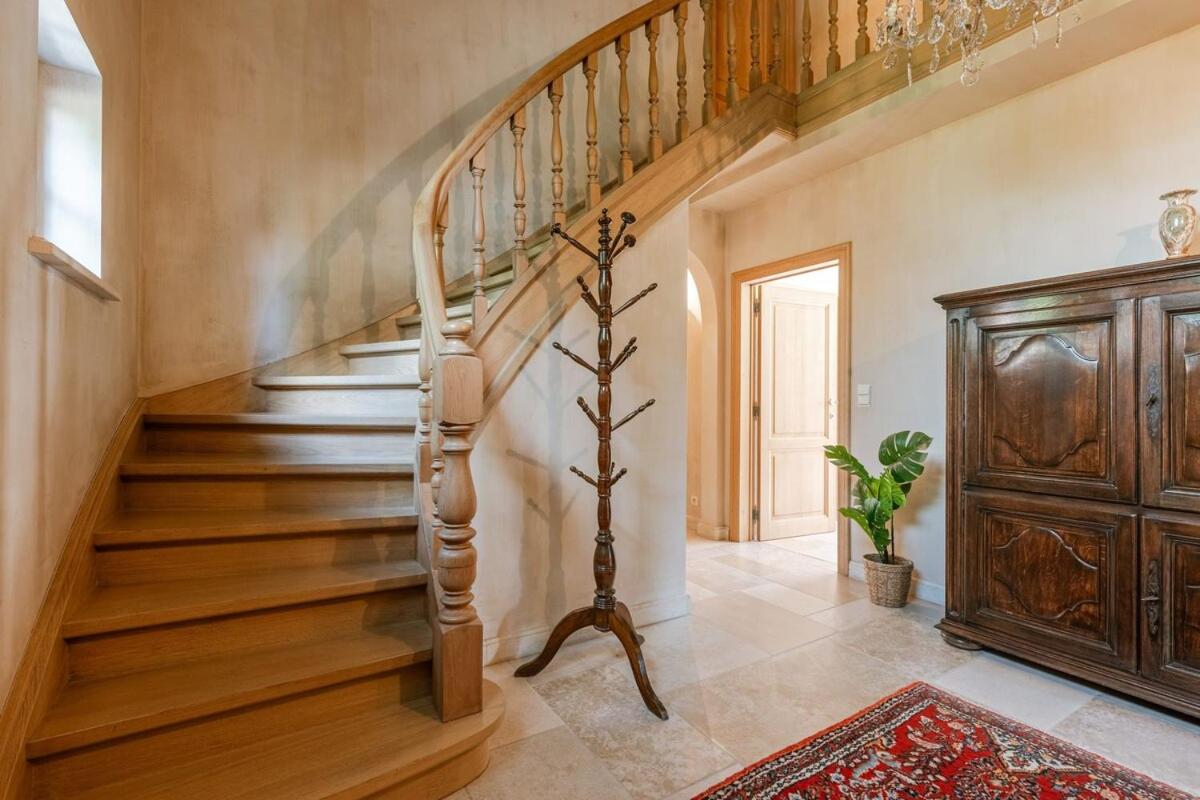 Casiola - Authentic Serene Vacation Hideaway with Pond