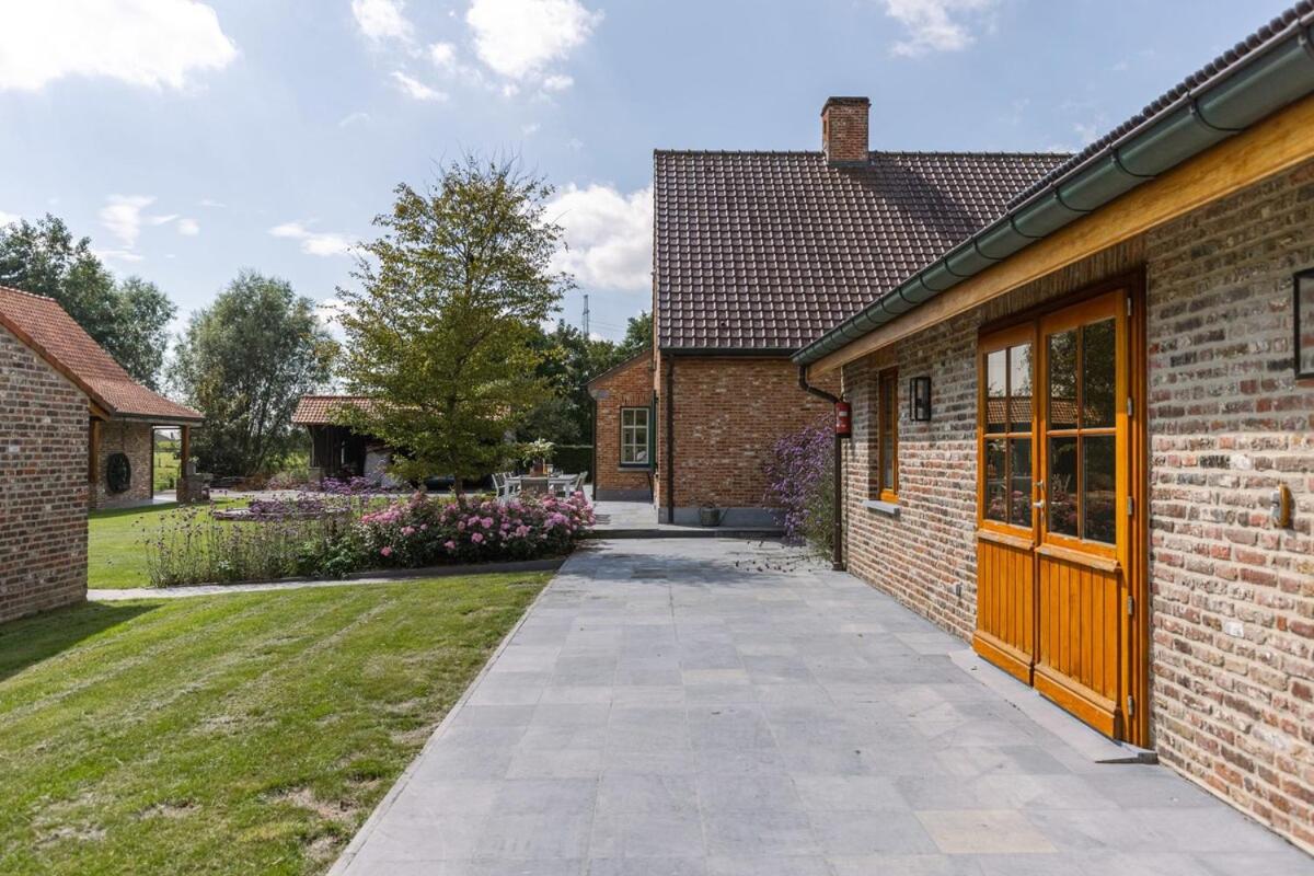 Casiola - Authentic Serene Vacation Hideaway with Pond