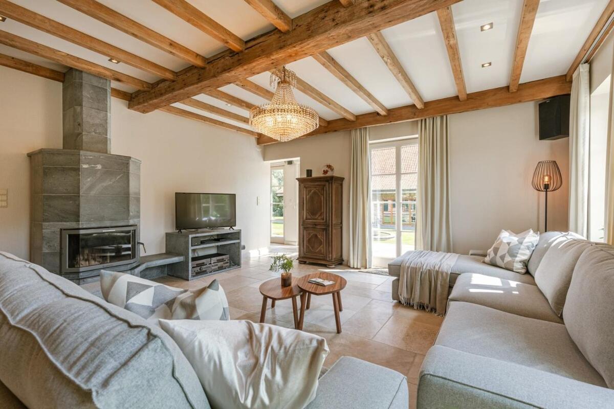 Casiola - Authentic Serene Vacation Hideaway with Pond