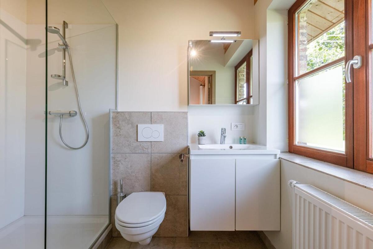 Casiola - Authentic Serene Vacation Hideaway with Pond