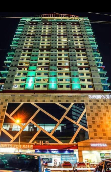 2BR Condo w/ free parking near SM North view 2