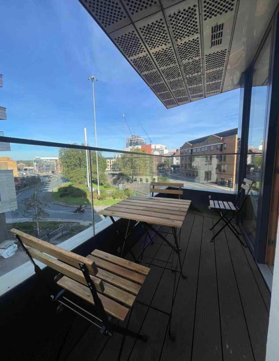 Luxury Flat Town Centre view 4