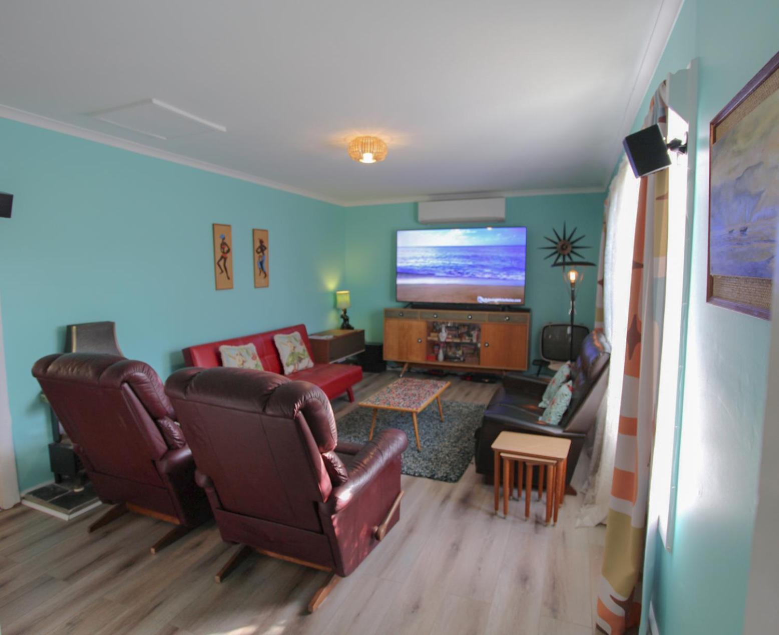 The ReTrO Beach Shack