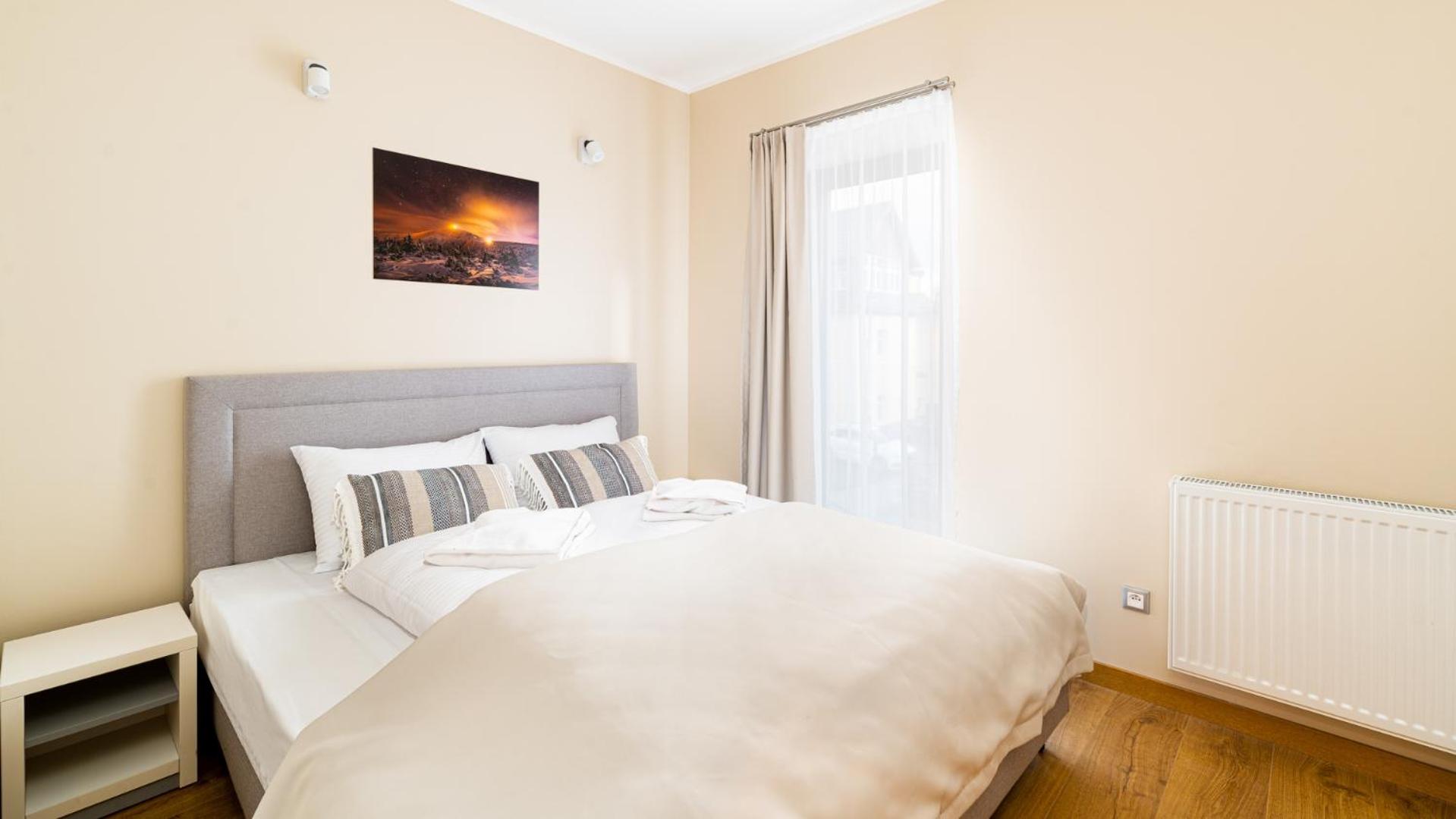 Apartament Wonder Home z tarasem, blisko wyciągów Ski Arena i Winterpol, aquaparku i kościoła Wang