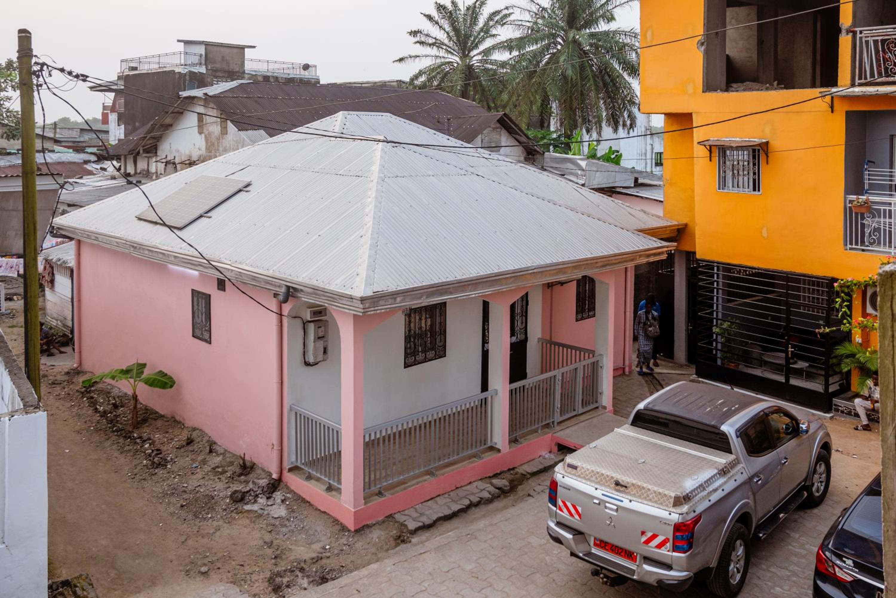 DOUALA Maison Meublée Moderne - CLIM - Groupe Electrogène - WIFI - PARKING -