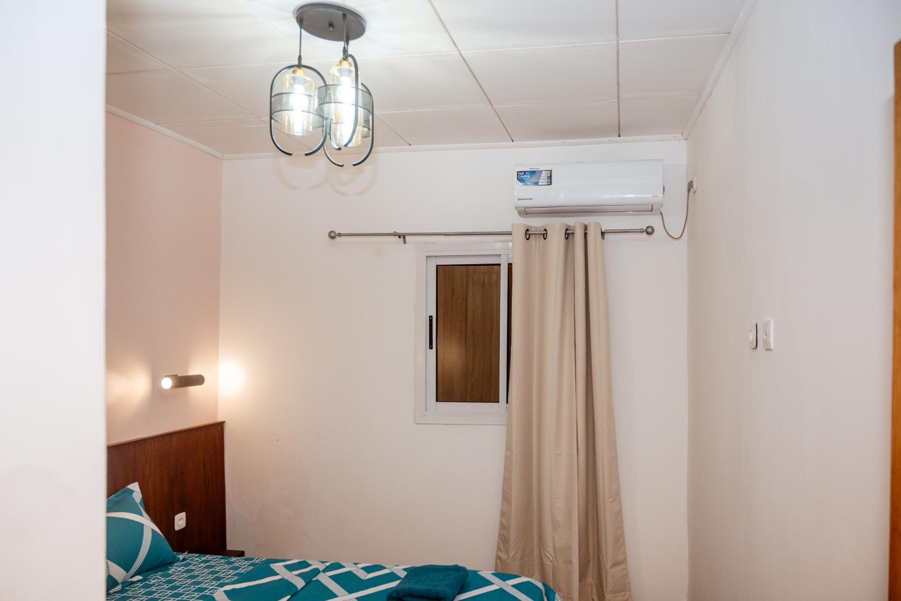 DOUALA Maison Meublée Moderne - CLIM - Groupe Electrogène - WIFI - PARKING -