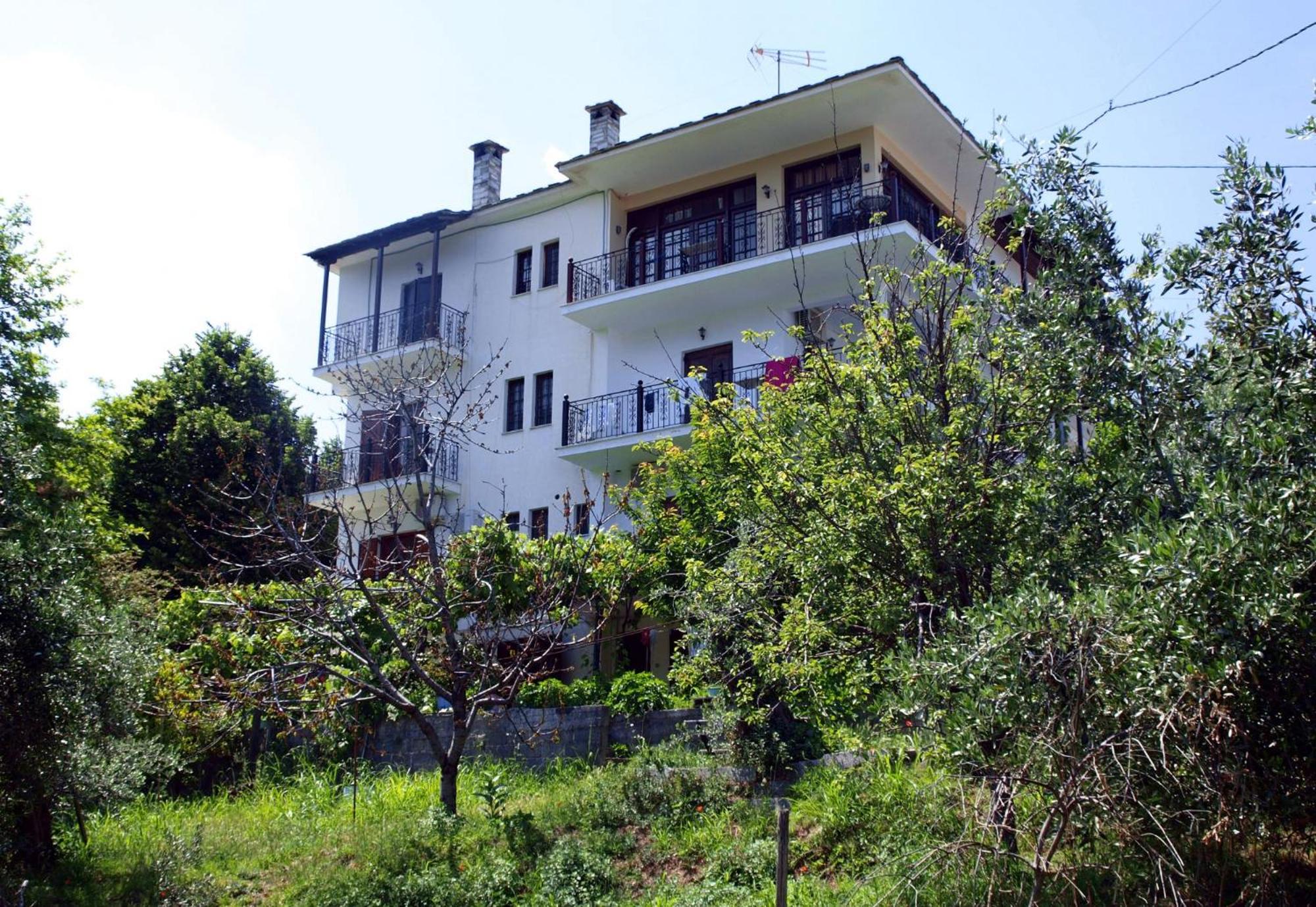 Paradeisos Flatlet with Garden View