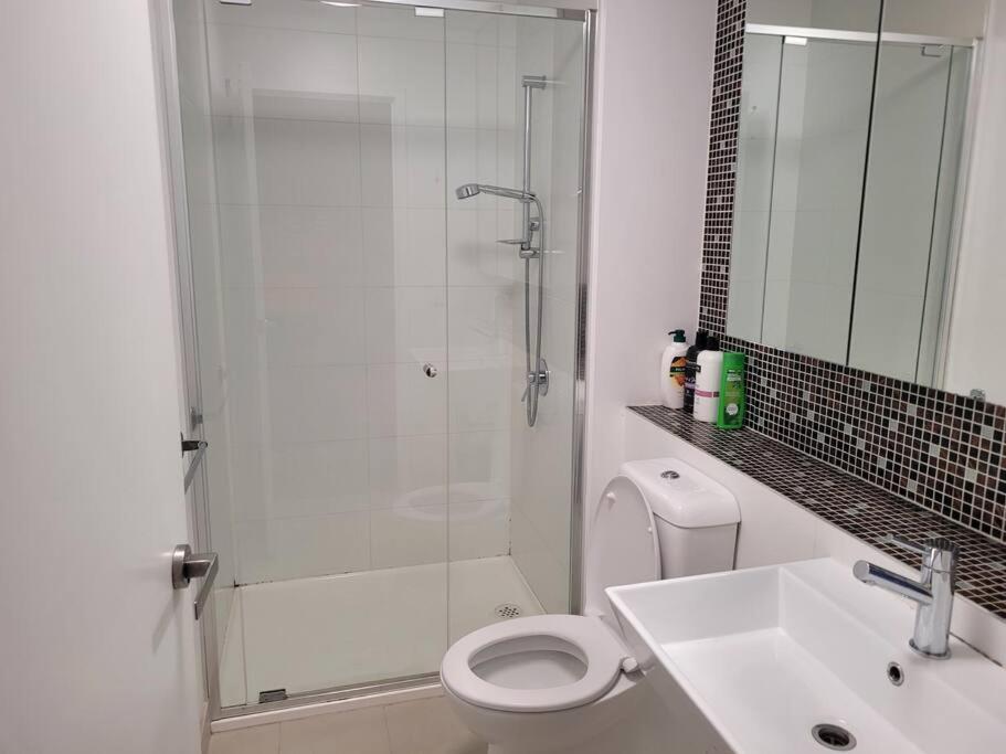L22 1 Min To SouthenCross, FreeTram, Pool, Sauna, Gym