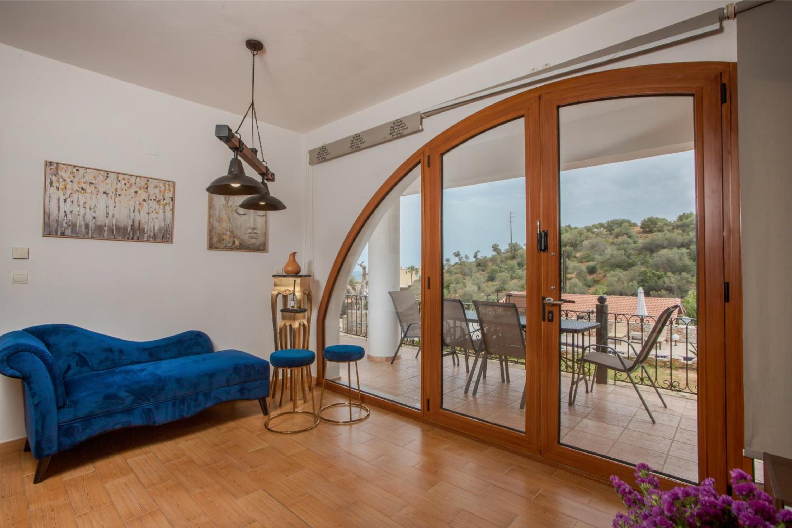 Hotel Zen Serenity Retreat with Great Outdoors, Pool & Parking - Image 1