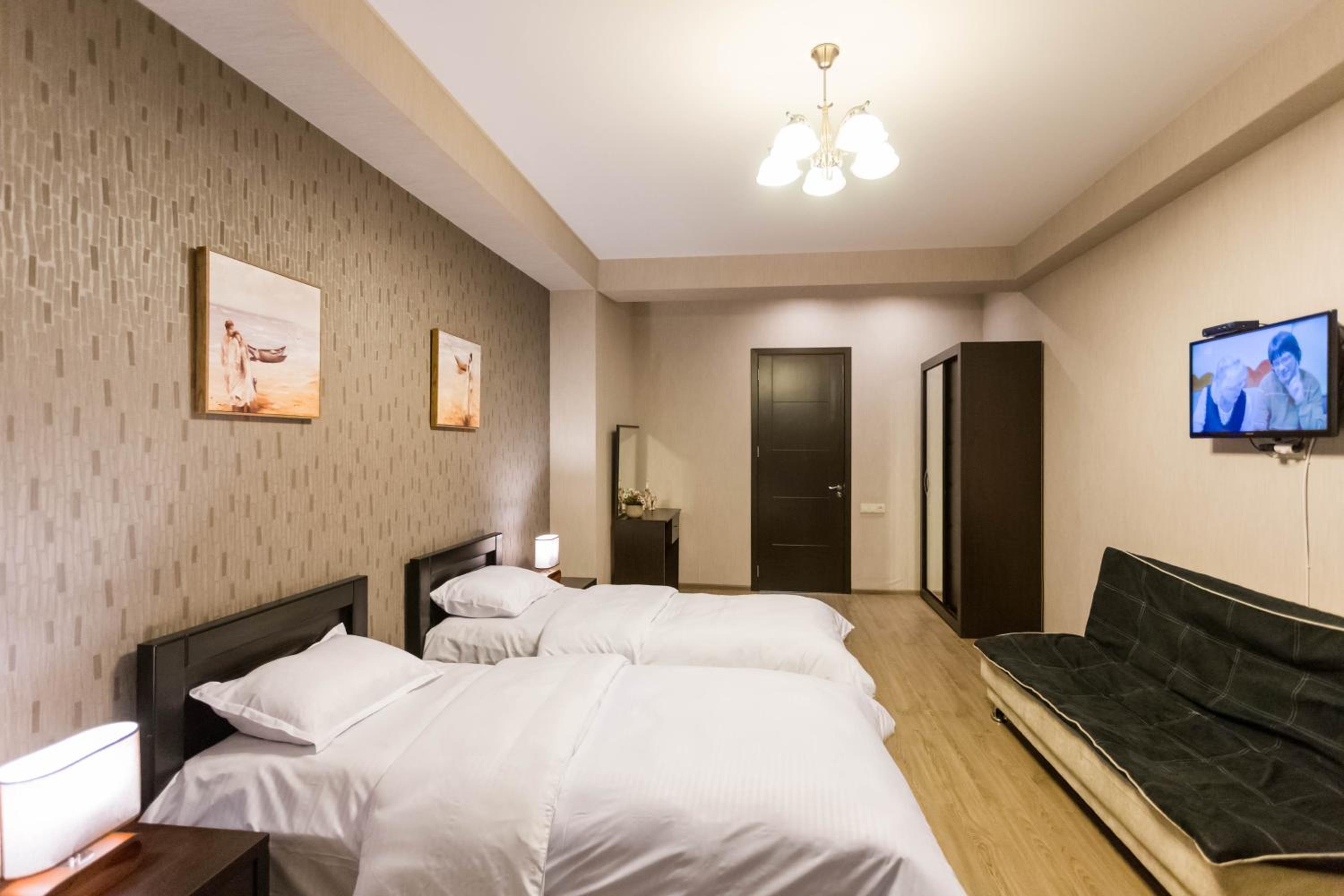 Central Pointe Suite
