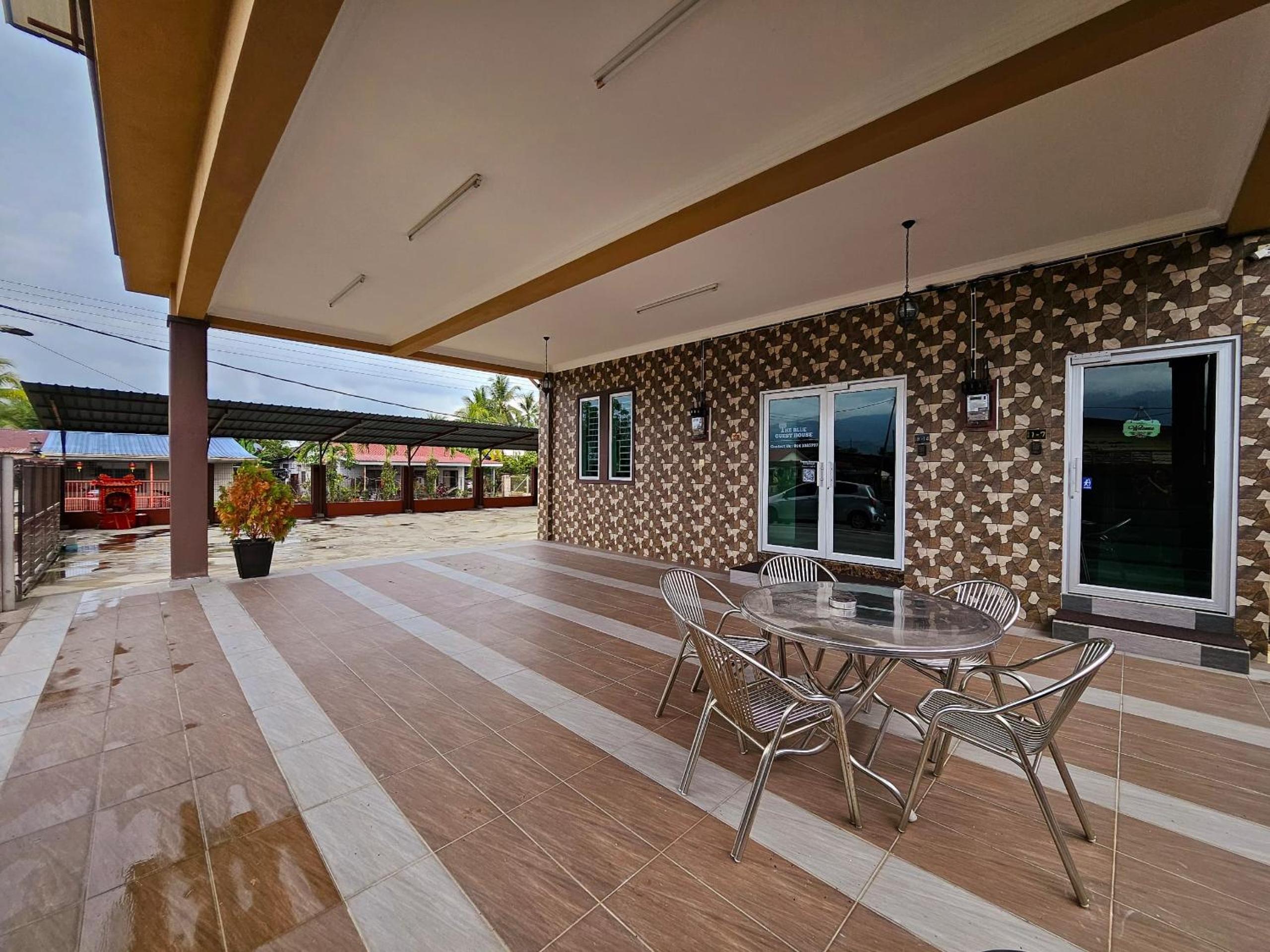The Blue Guest House, WiFi, Free Parking, Aulong photo 2