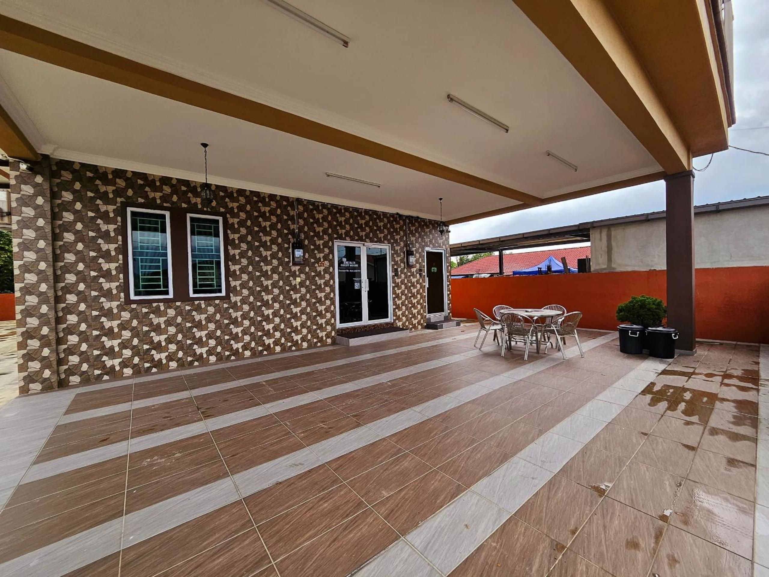 The Blue Guest House, WiFi, Free Parking, Aulong photo 3