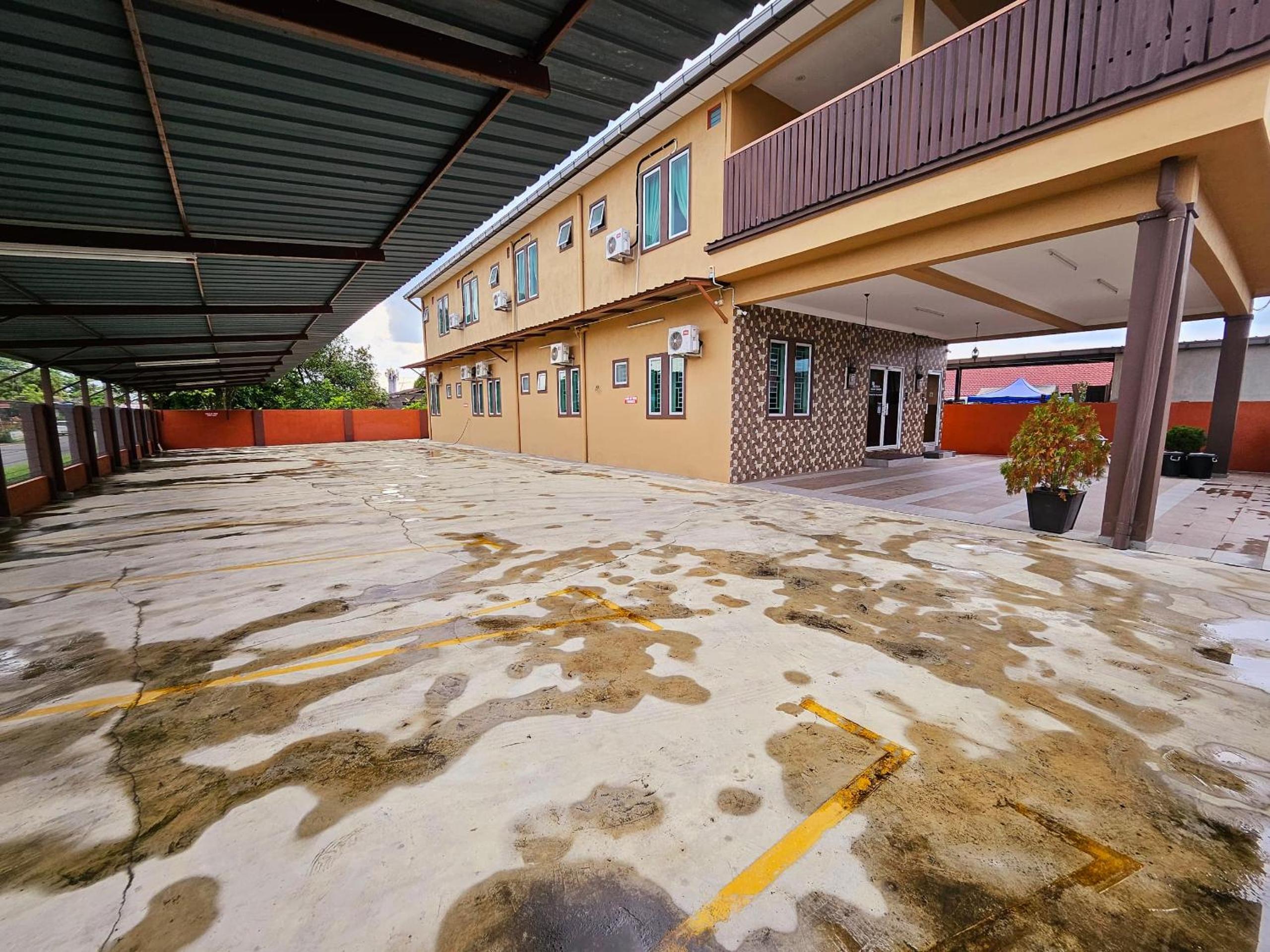 The Blue Guest House, WiFi, Free Parking, Aulong photo 4