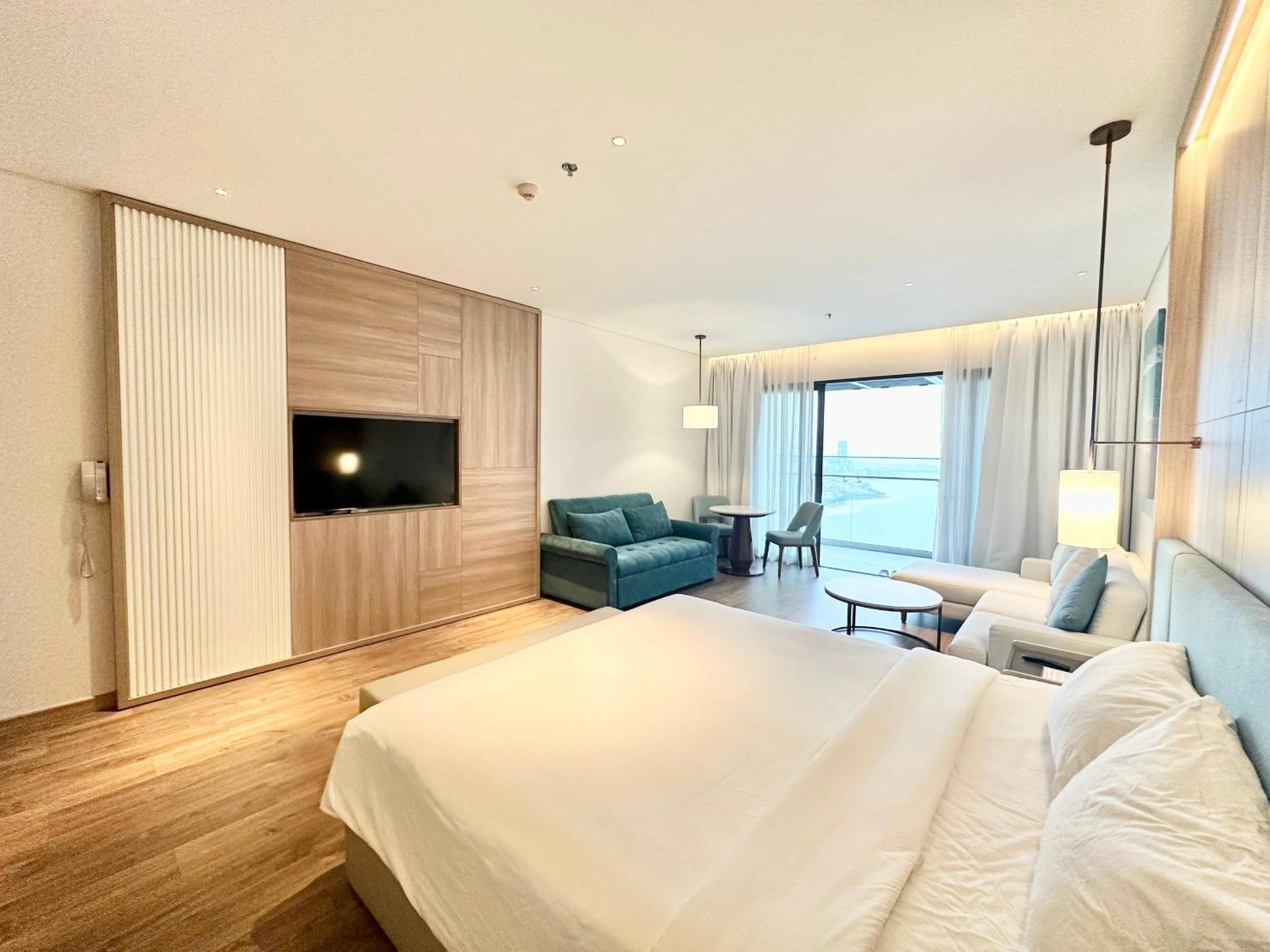 Luxury Apartment A La Carte Ha Long with Ocean view view 4
