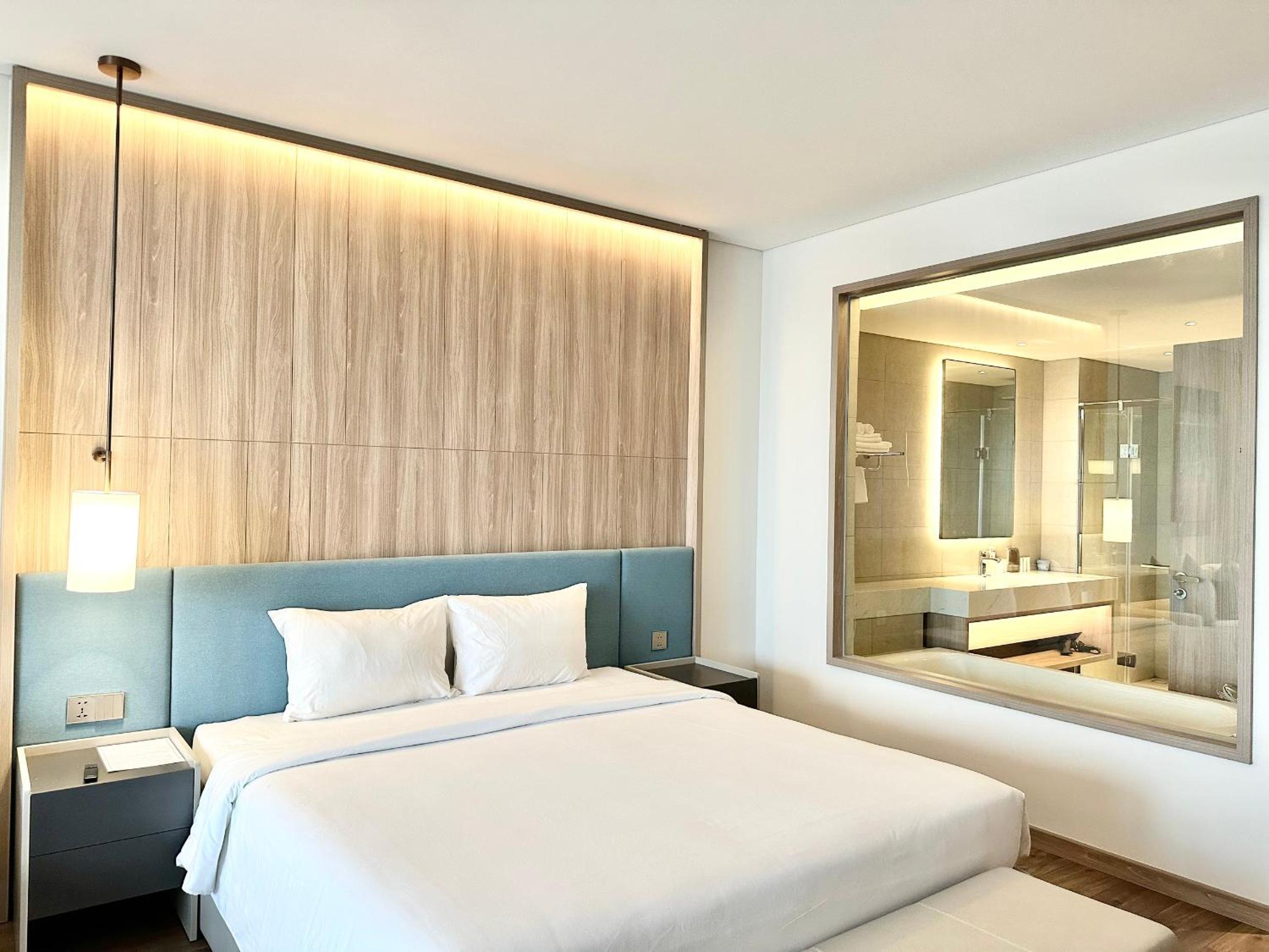 Luxury Apartment A La Carte Ha Long with Ocean view view 5
