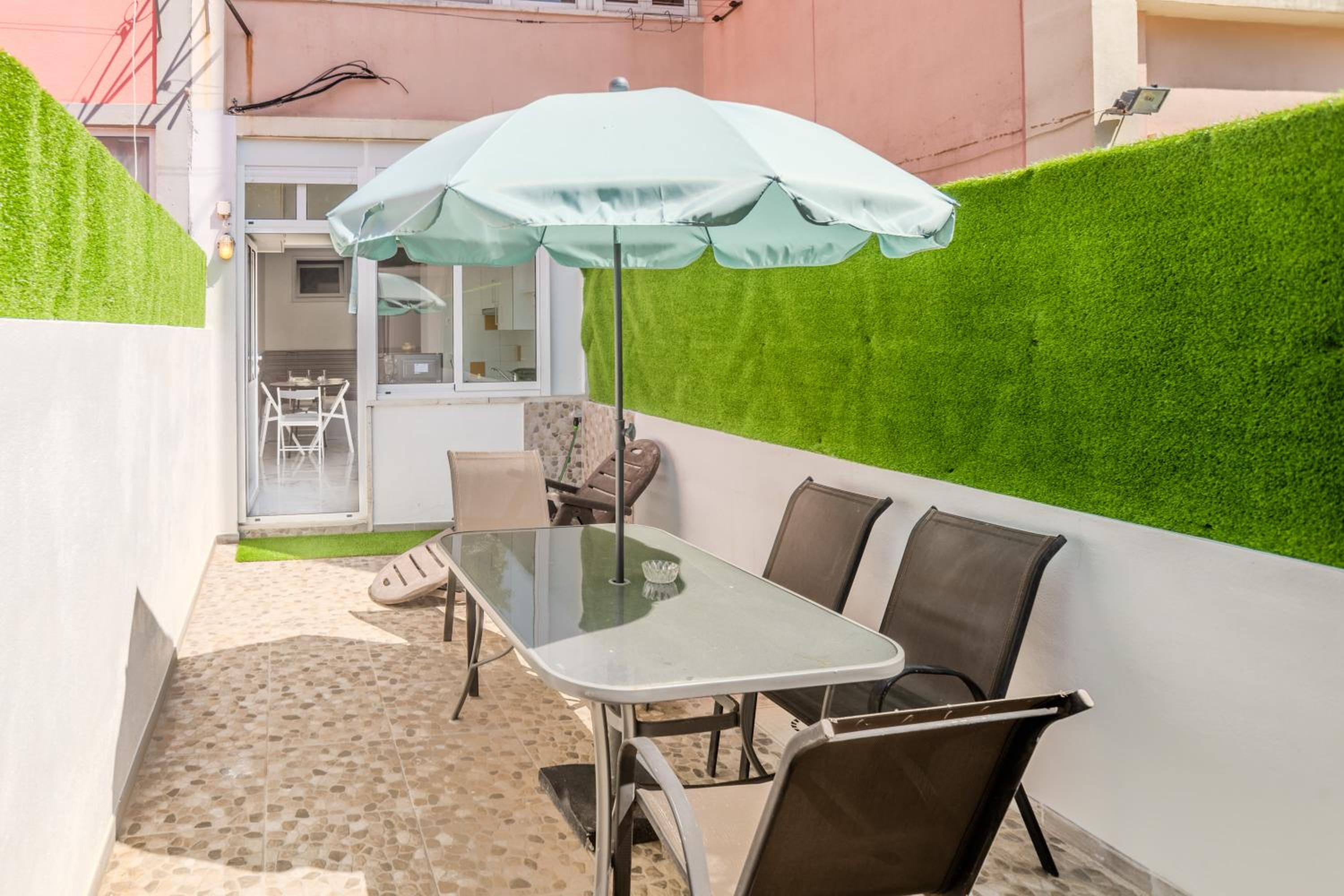 Terrace & Barbecue Apartment in Alameda Downtown view 5