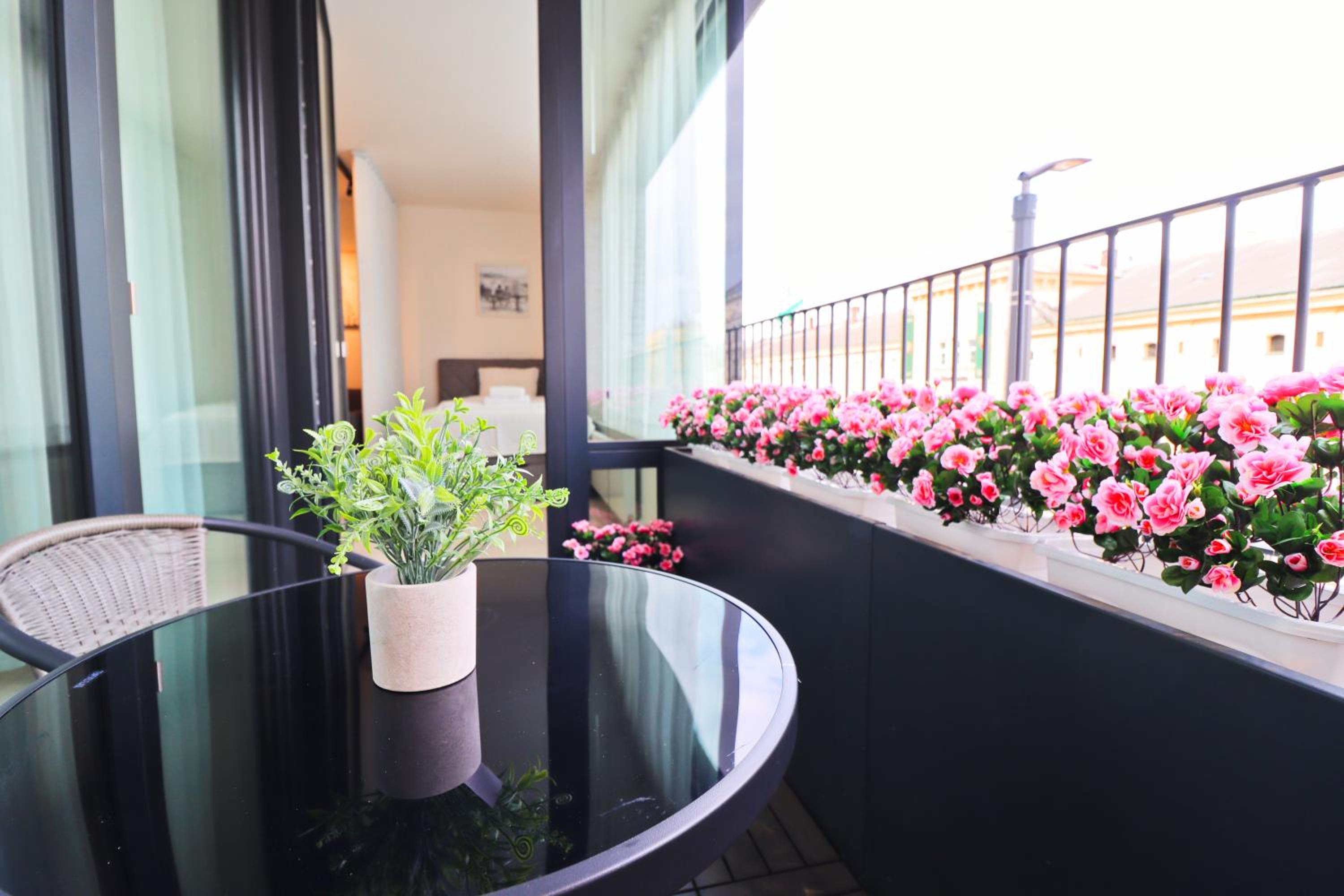 Sunny Apartment in Smichov, Prague 5