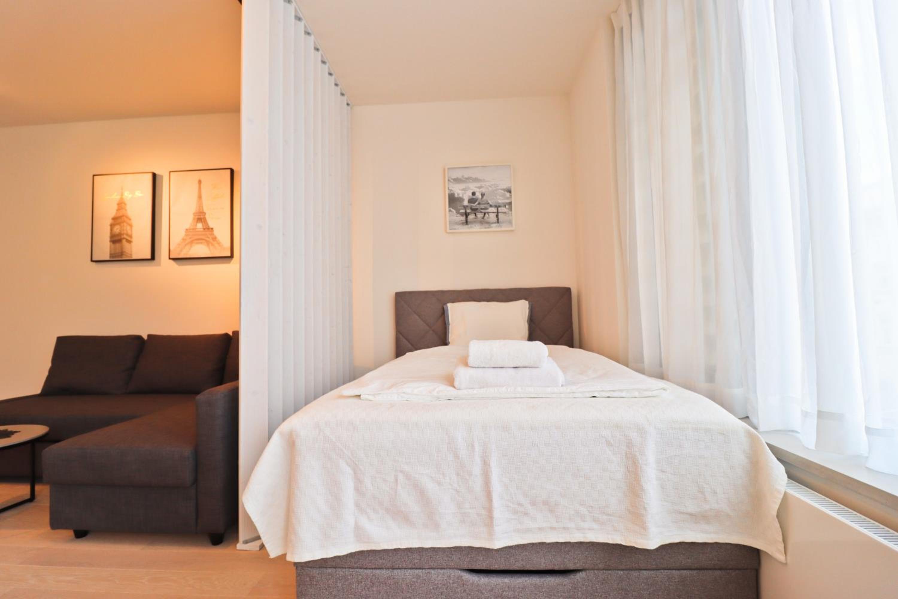 Sunny Apartment in Smichov, Prague 5