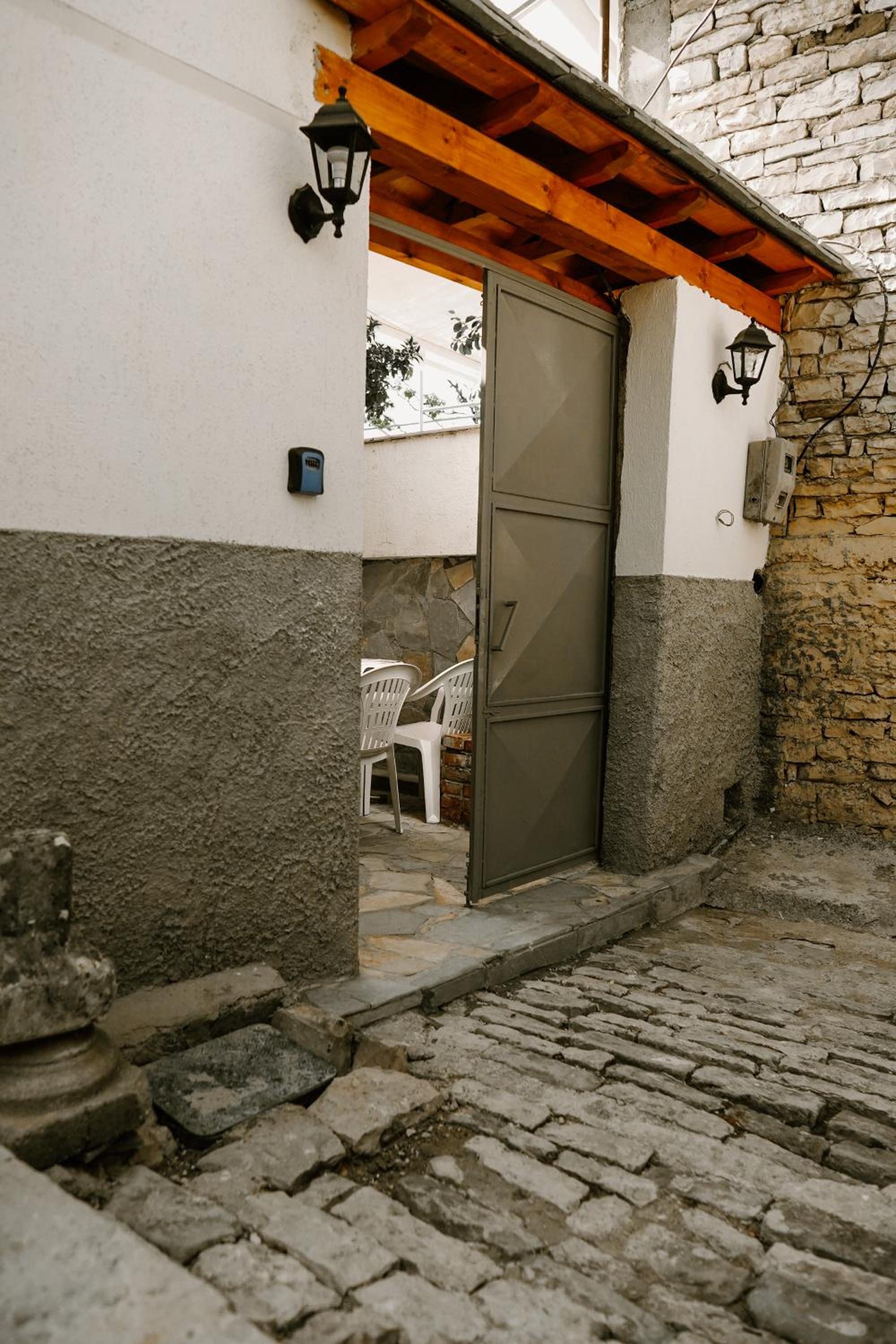 Daors House