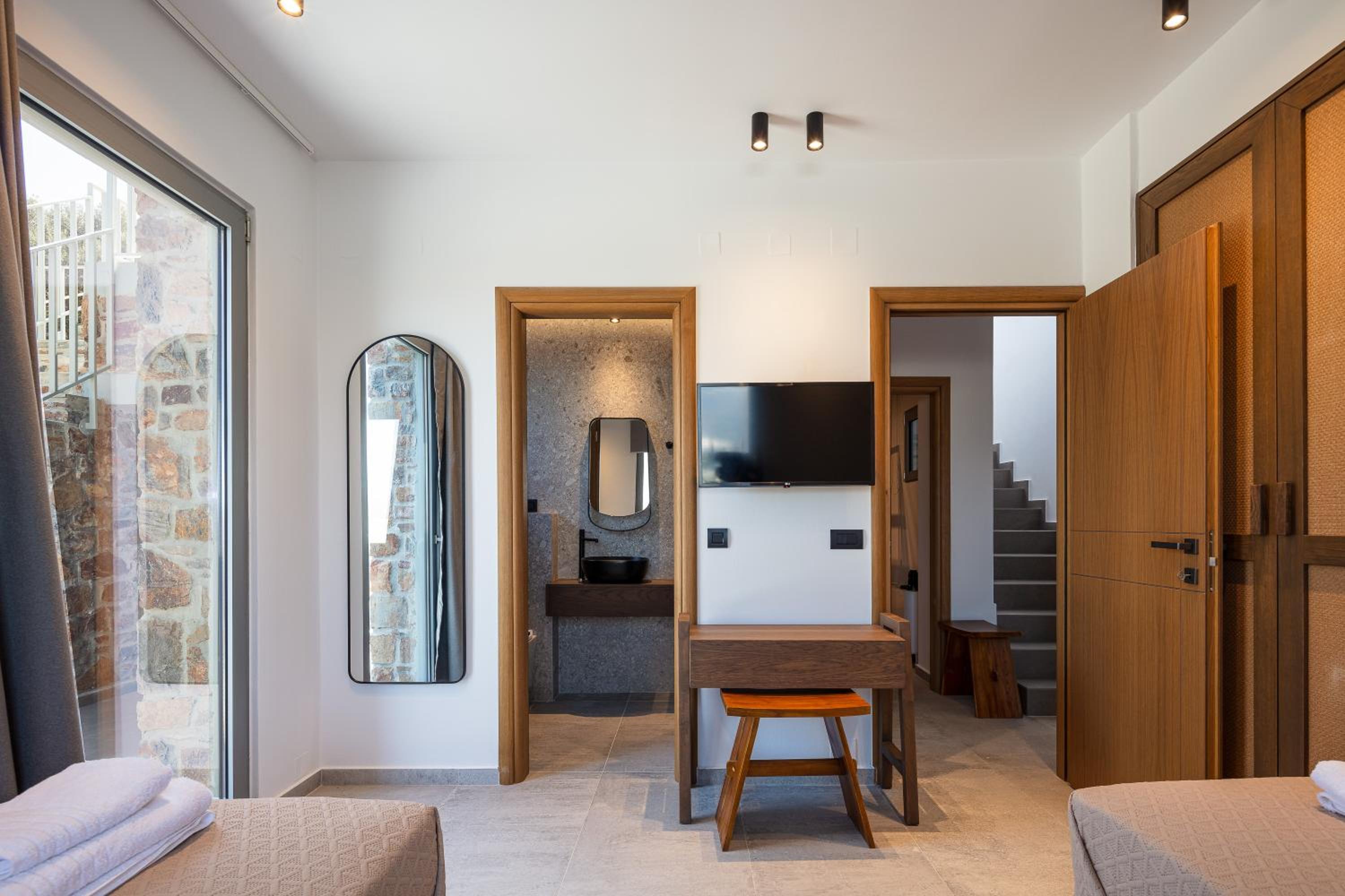 Kōa Villas, stylish Seaview retreat by etouri