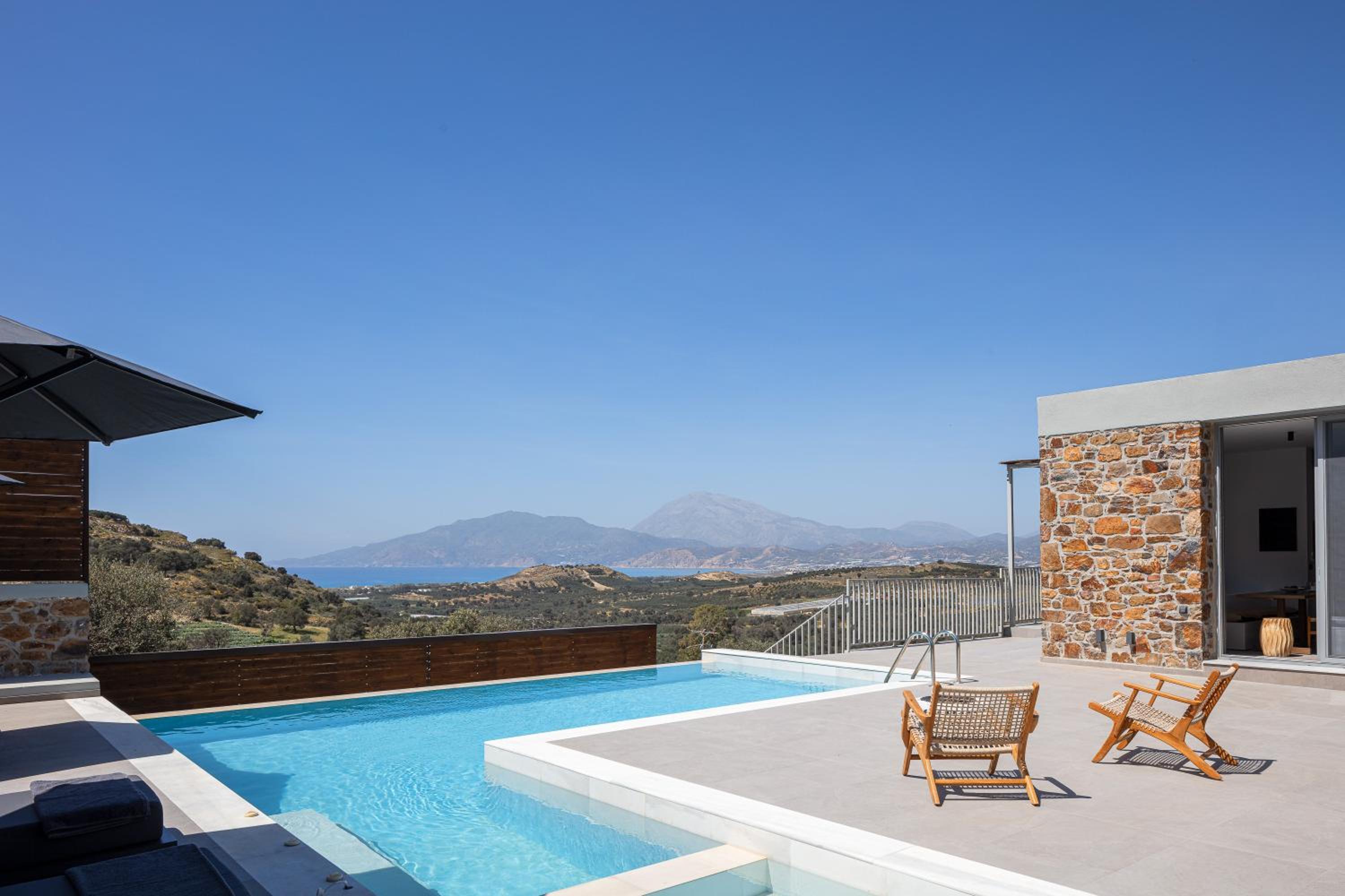 Kōa Villas, stylish Seaview retreat by etouri